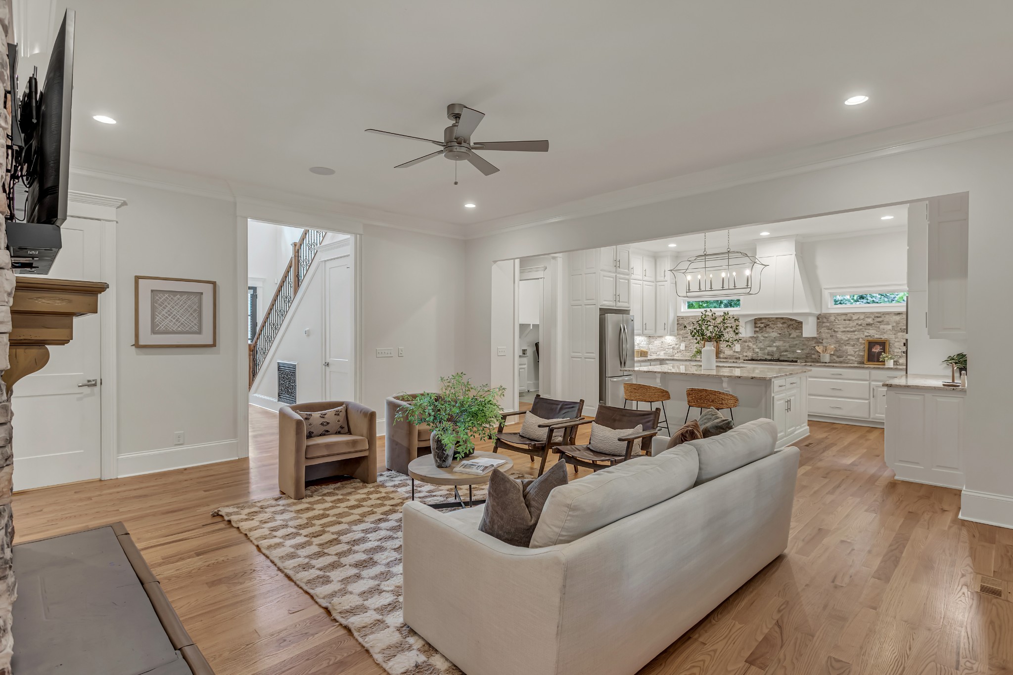 1018B Downey Dr
