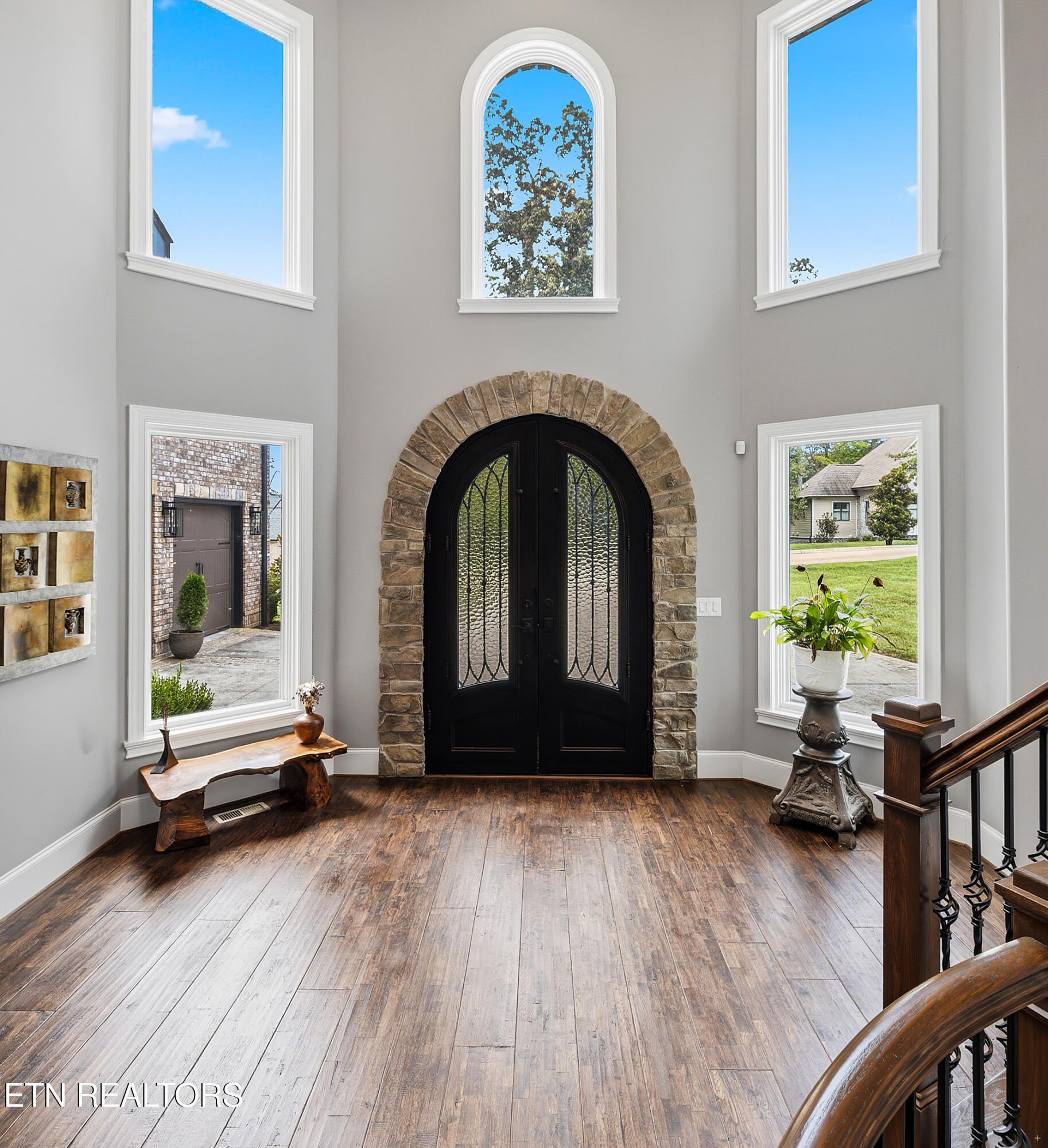 2124 Viewcrest Lane