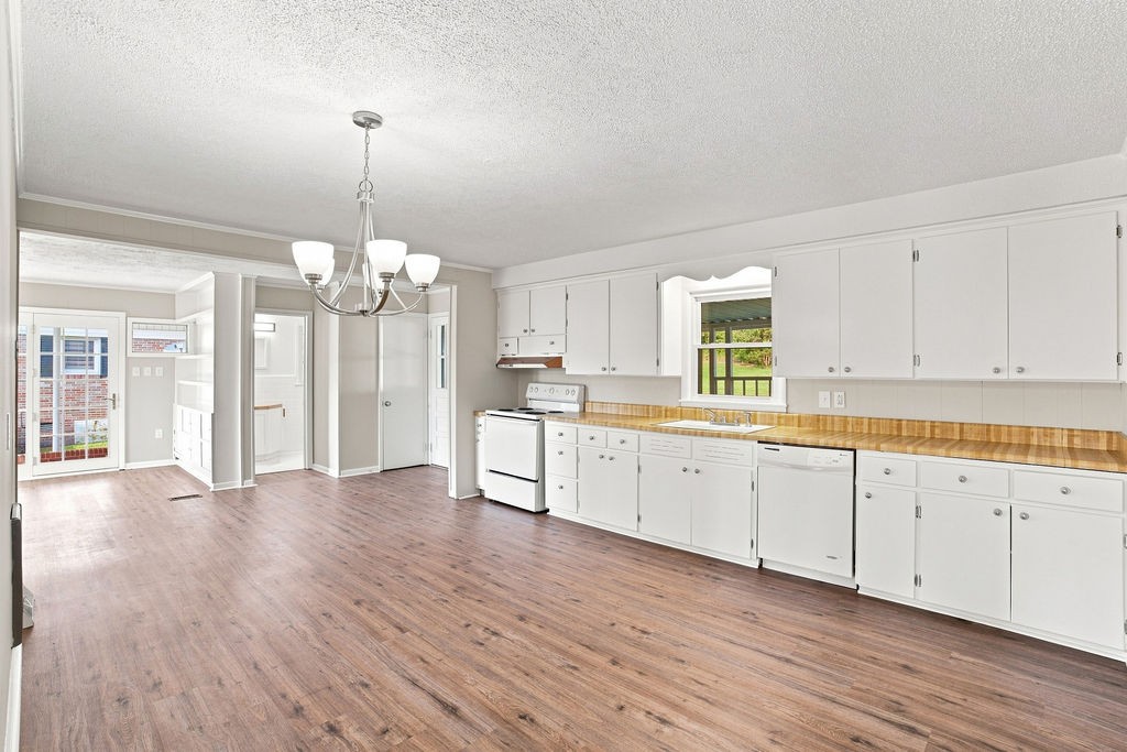 105 Tollgate Rd
