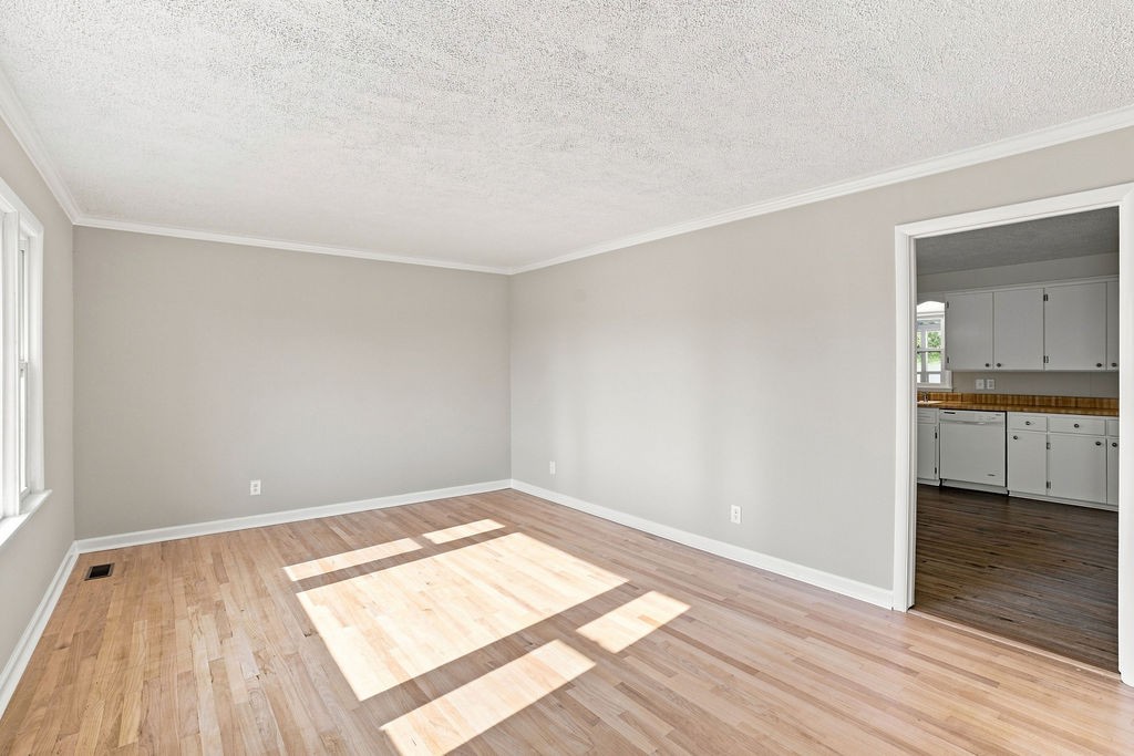 105 Tollgate Rd
