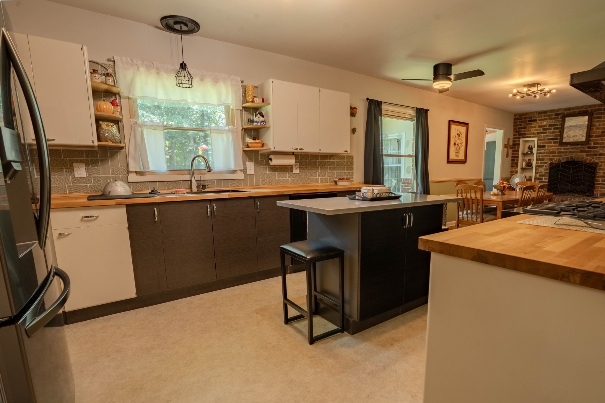 311 Gale Ln