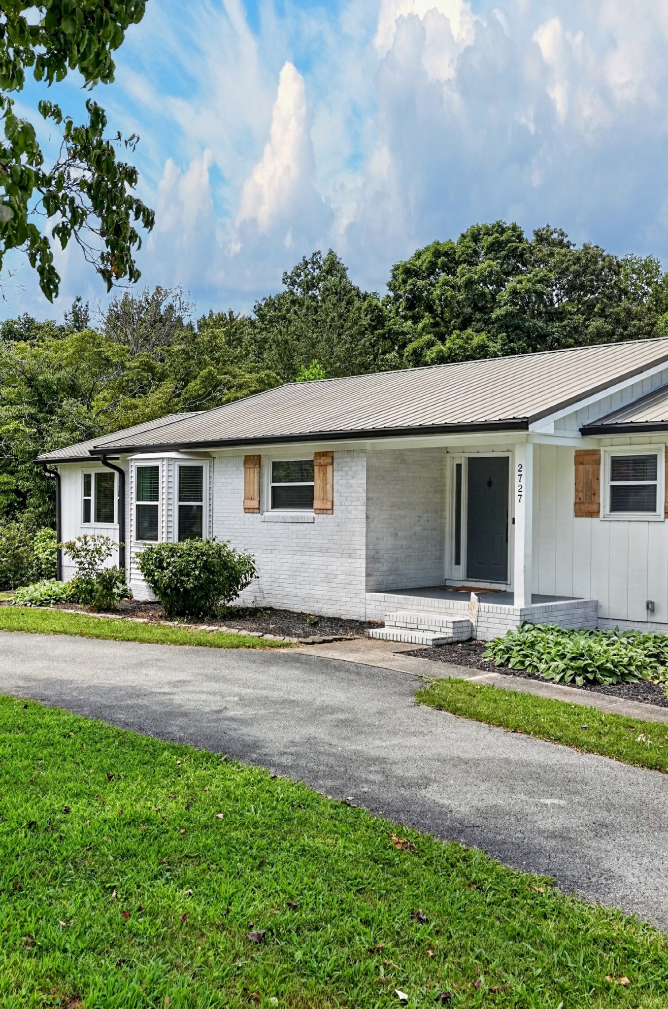 2727 Old Salem Dr