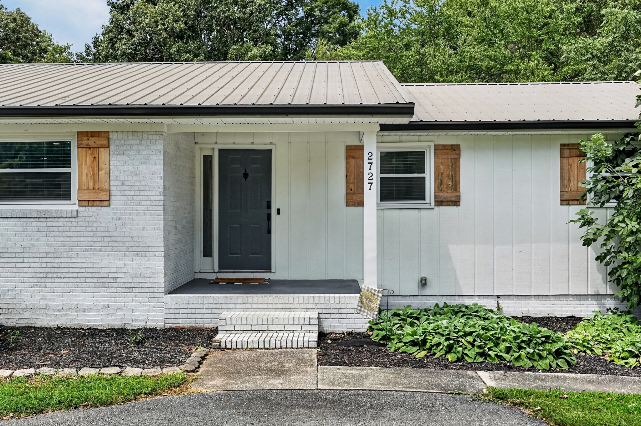2727 Old Salem Dr