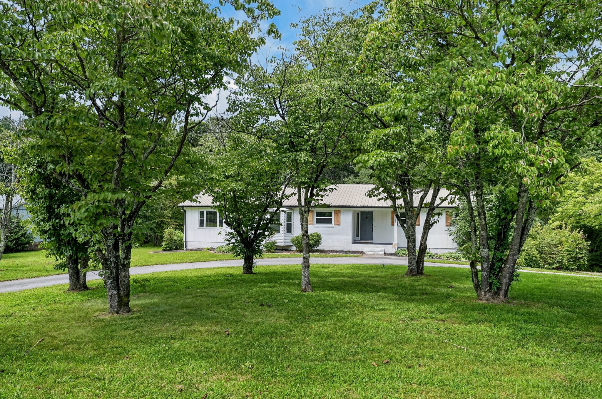 2727 Old Salem Dr