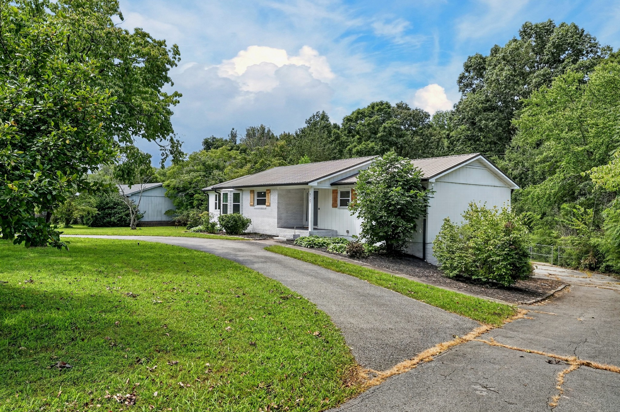 2727 Old Salem Dr