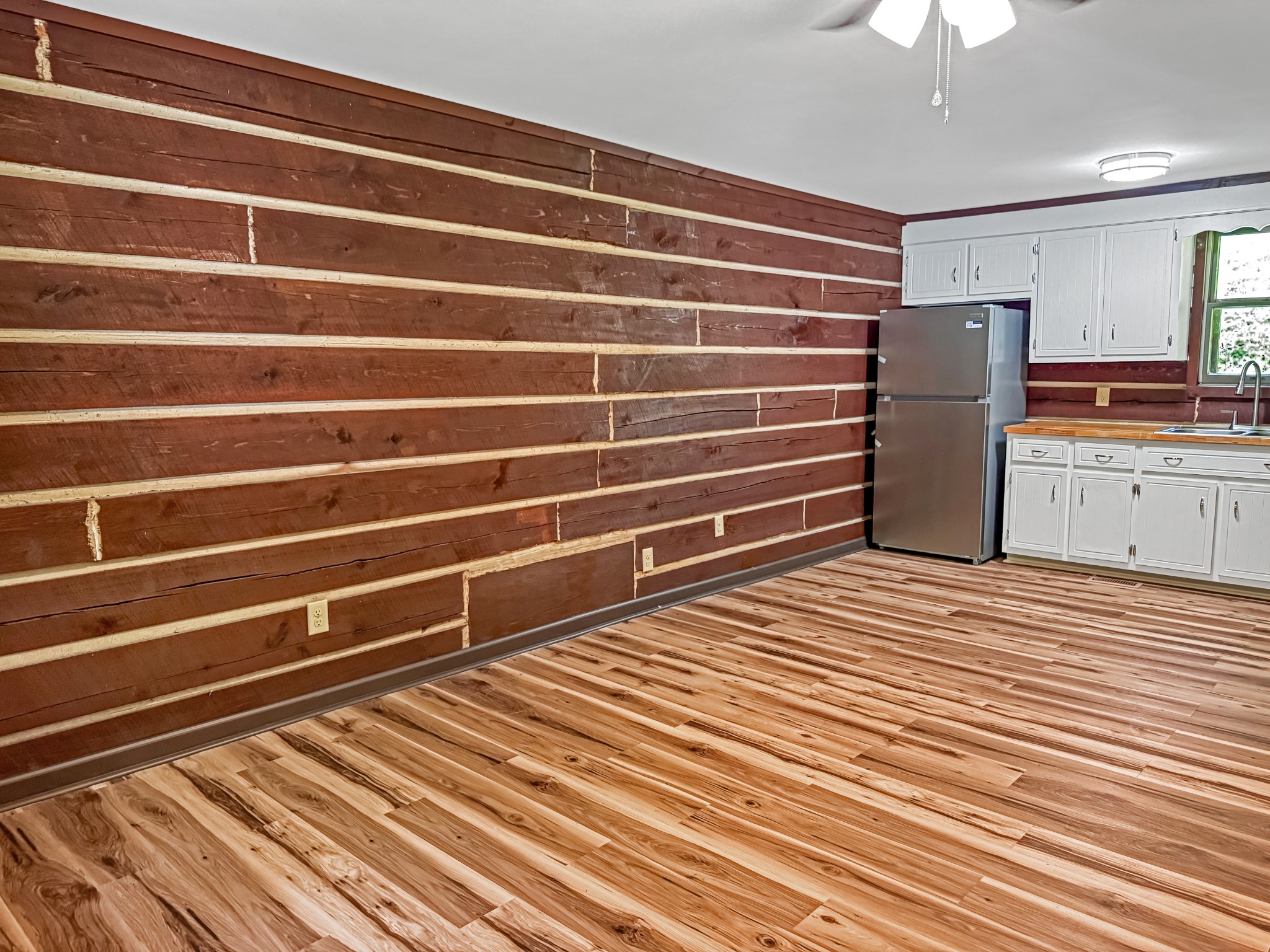 165 Lakeshore Dr
