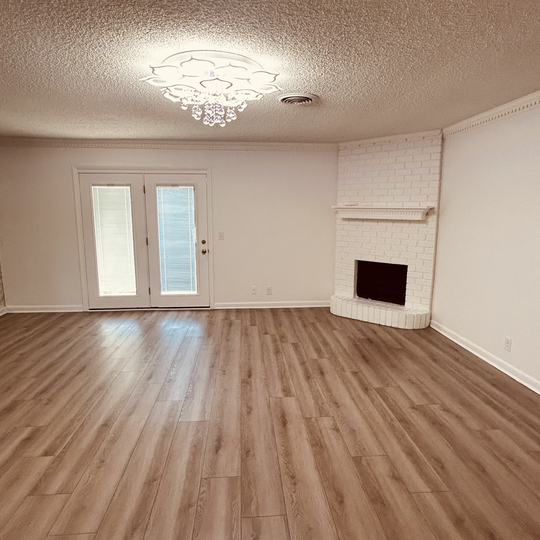 5600 Country Dr