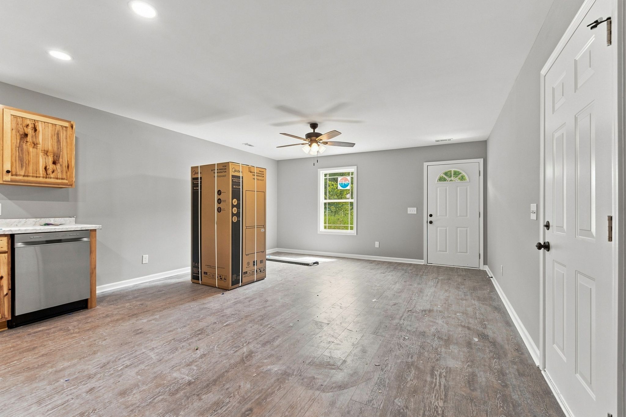 105 N B St