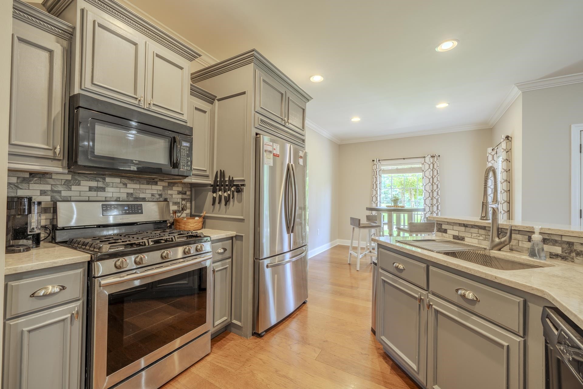 625 TWELVE OAKS DR