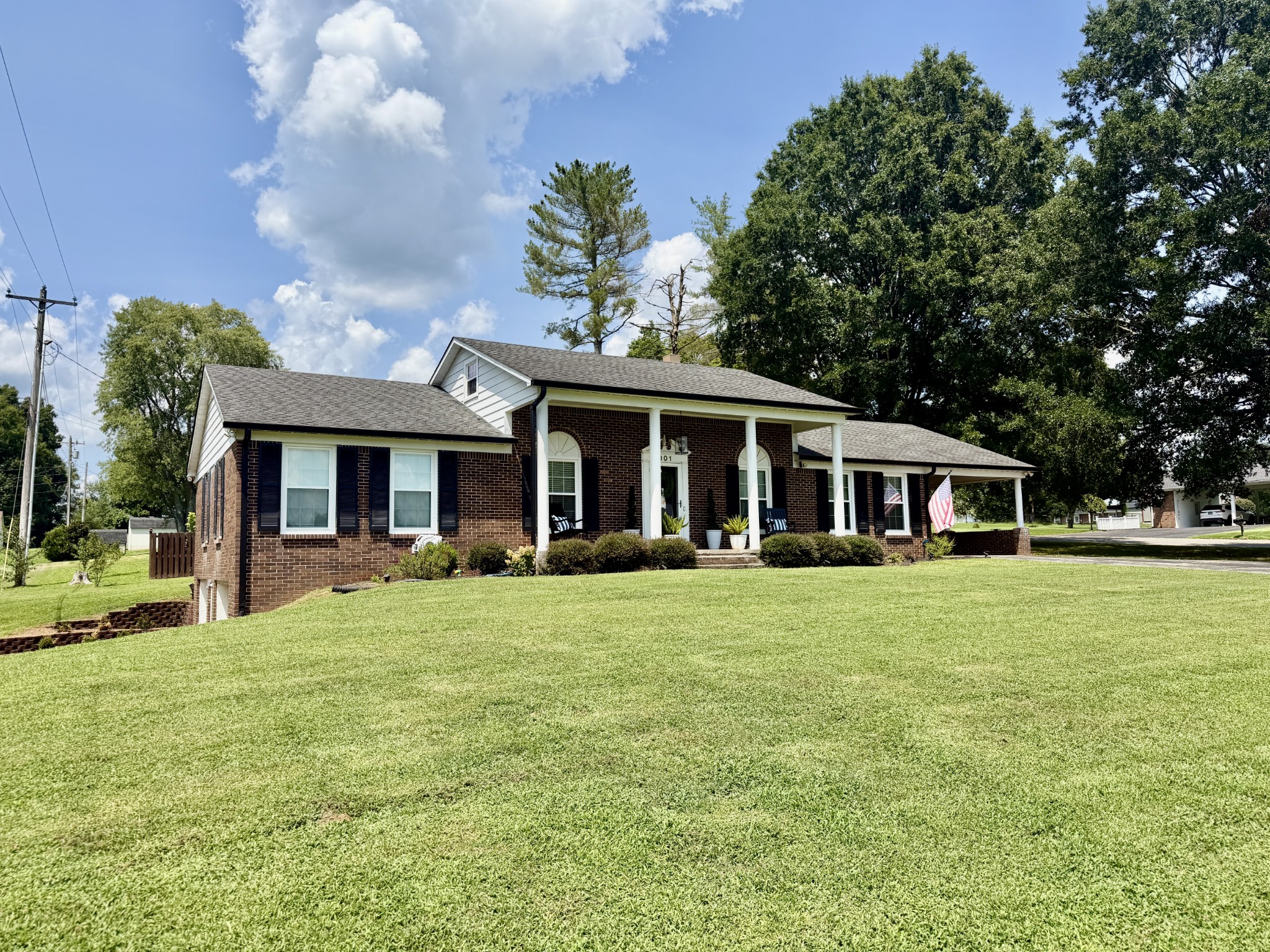 301 Roberta Ln