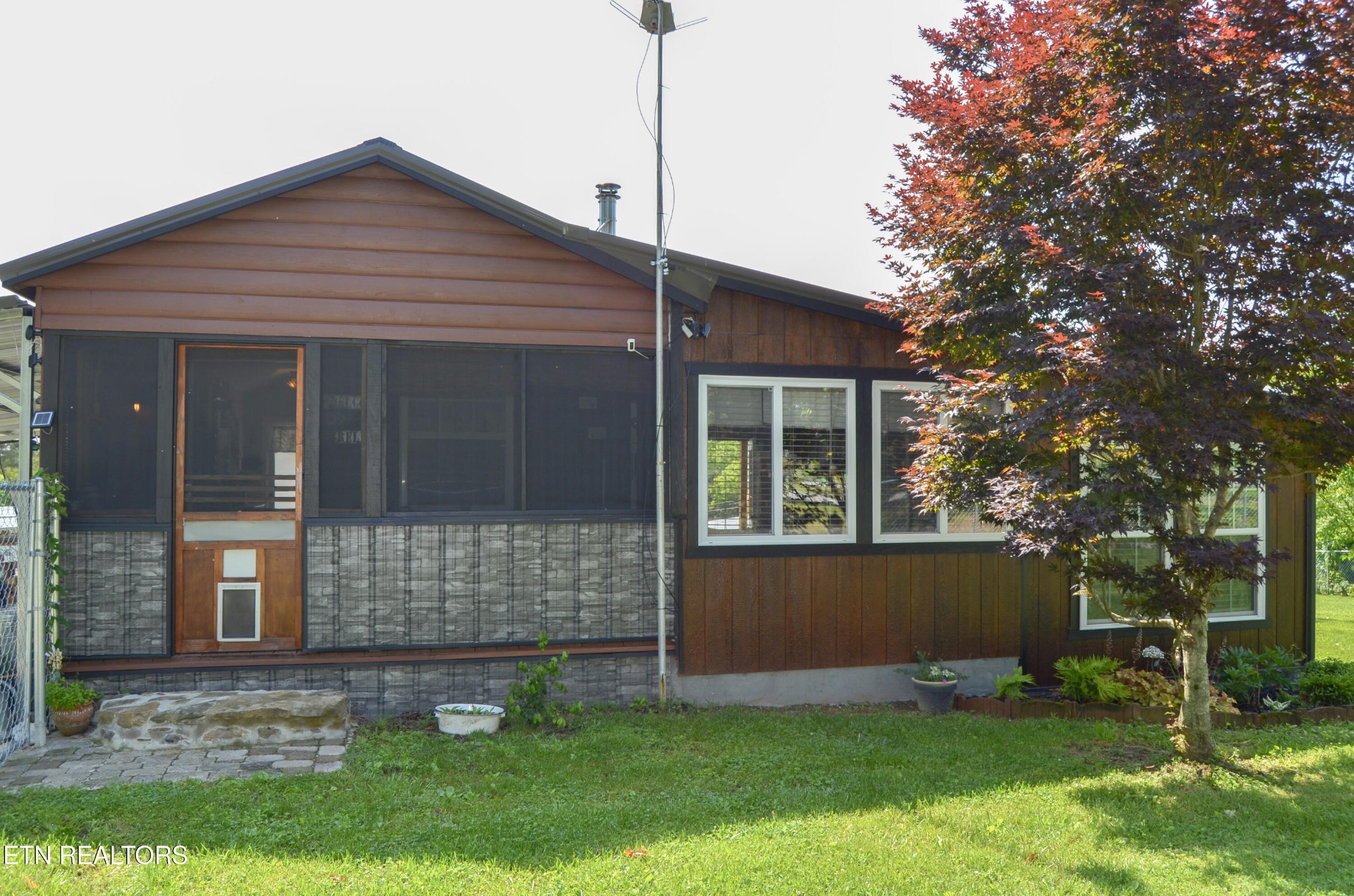 28 Cottage St