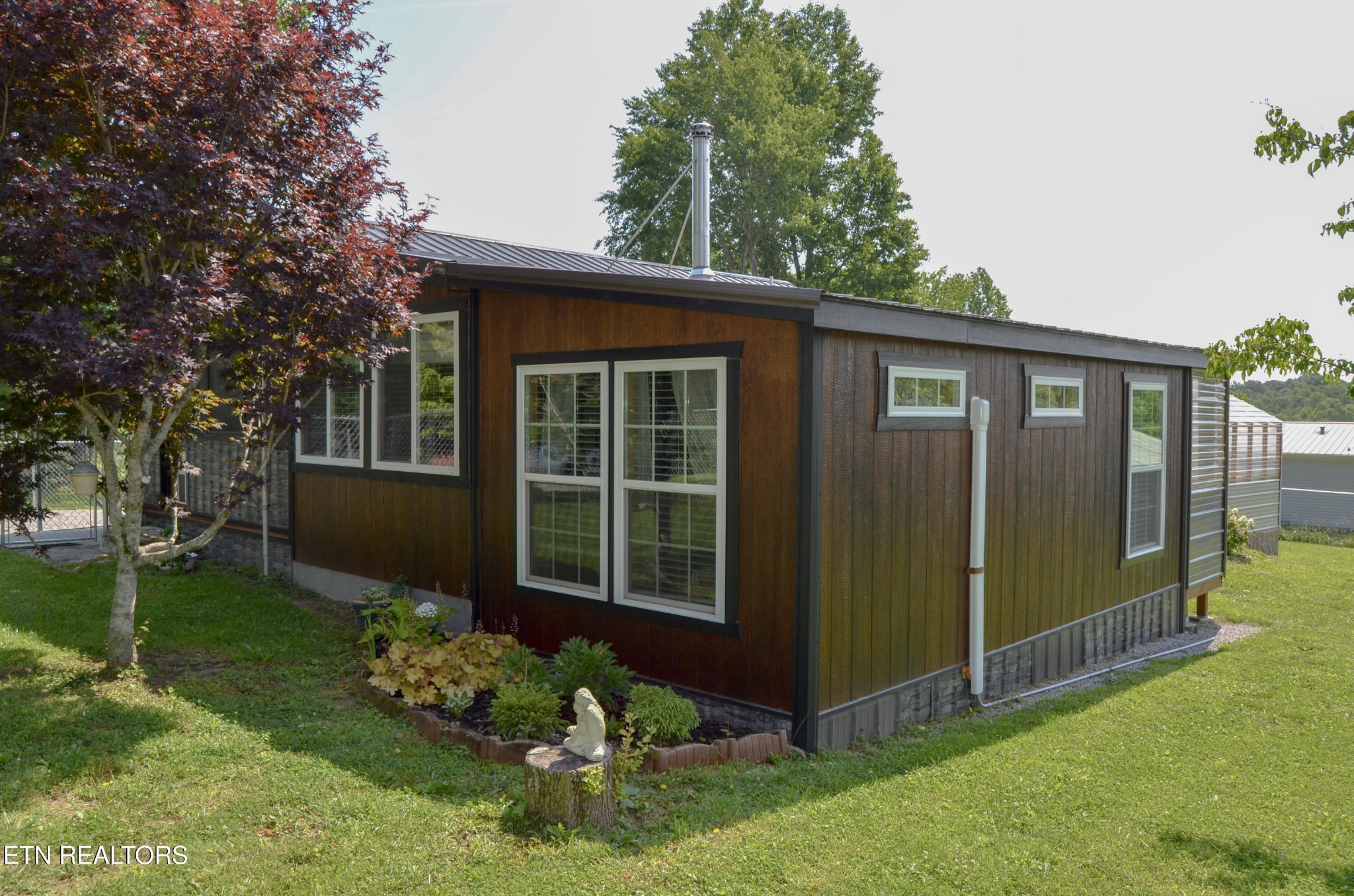 28 Cottage St