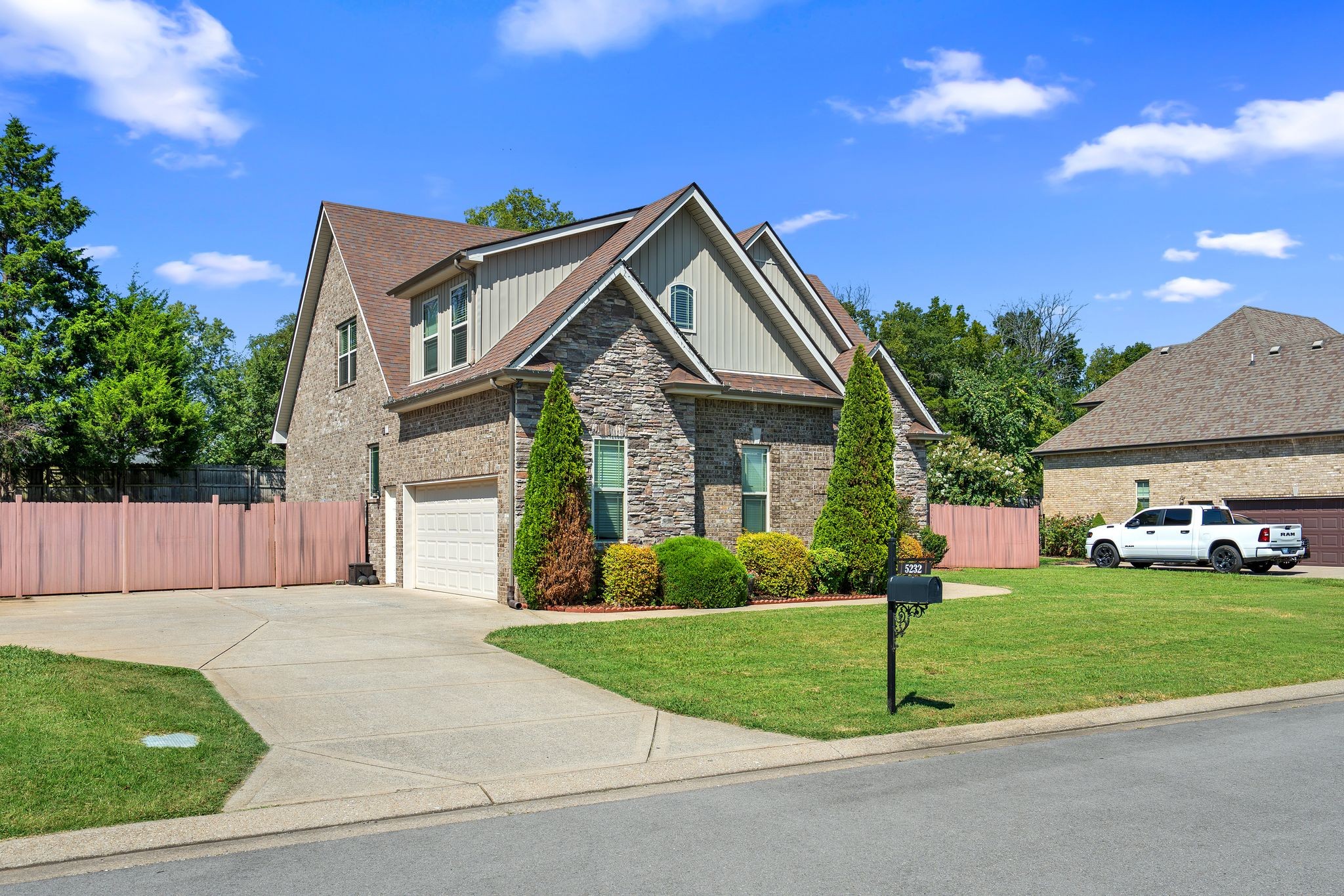 5232 Honeybee Dr