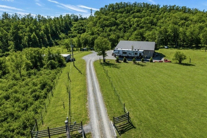 325 Freeman Ln