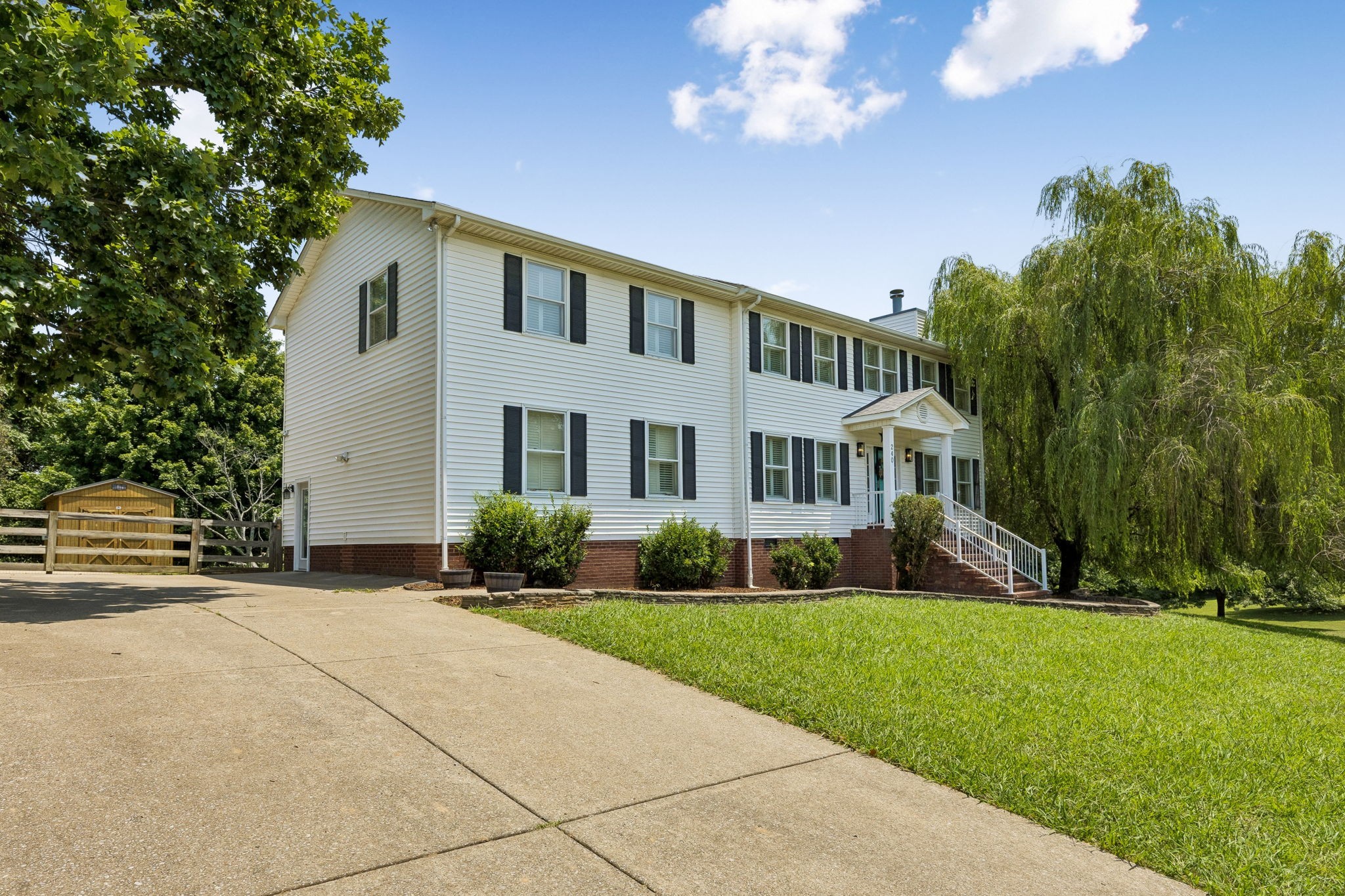 240 Crestview Dr