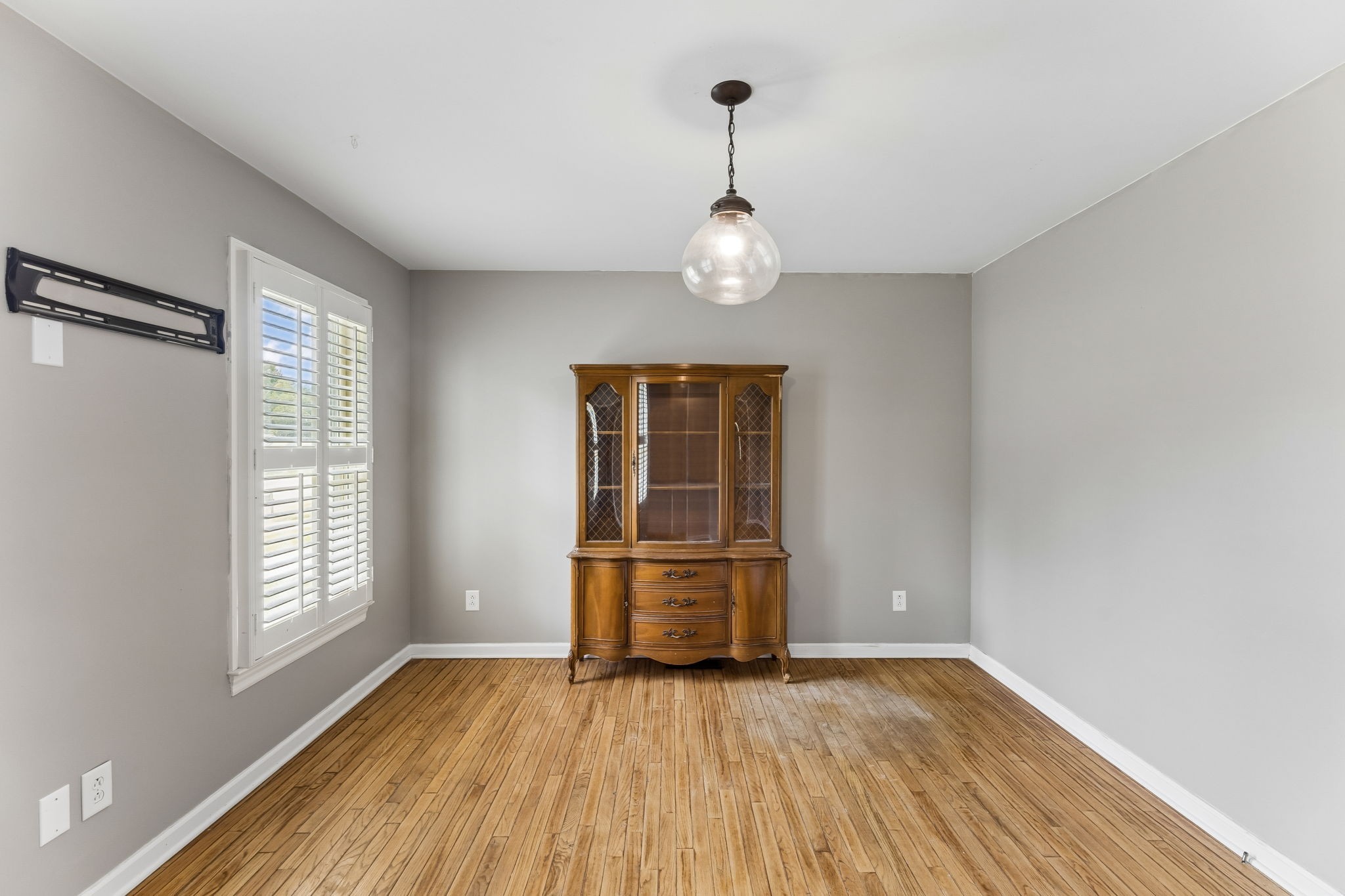 240 Crestview Dr