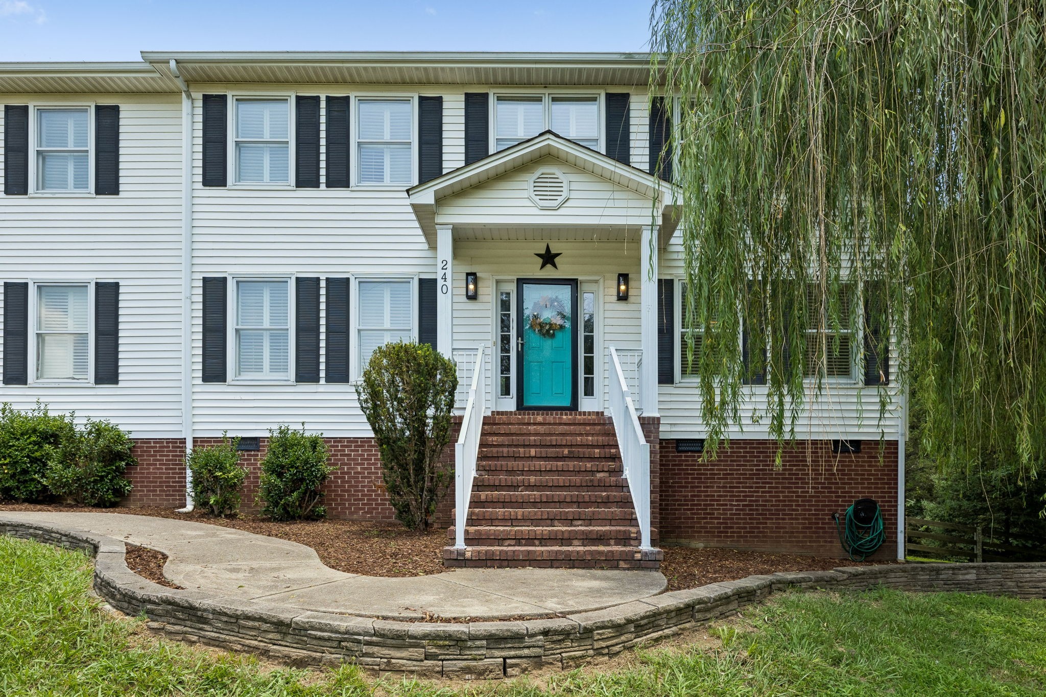 240 Crestview Dr
