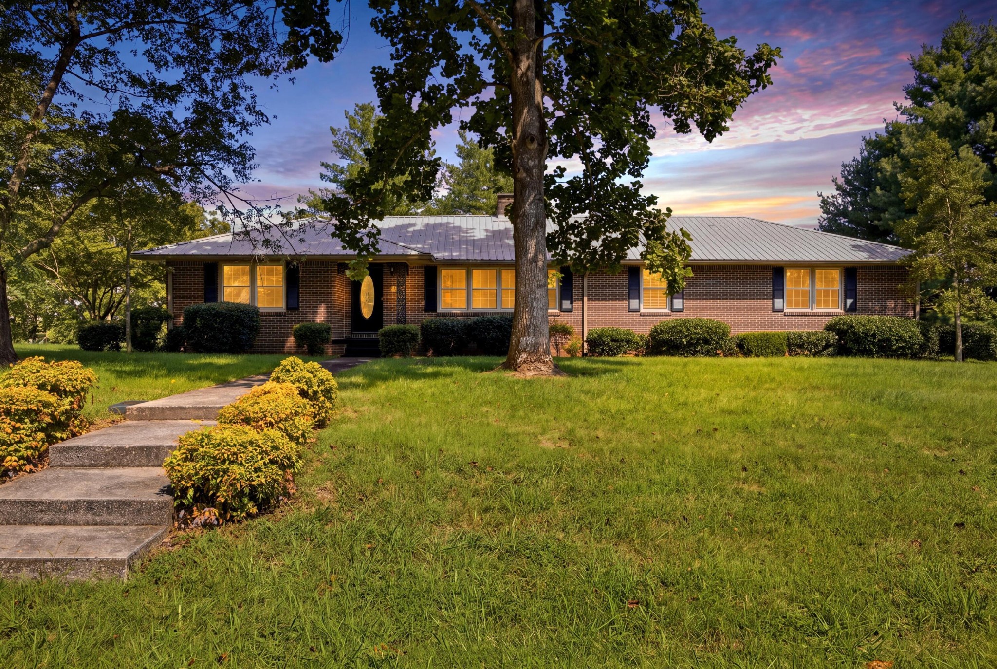 401 E Petty Lane