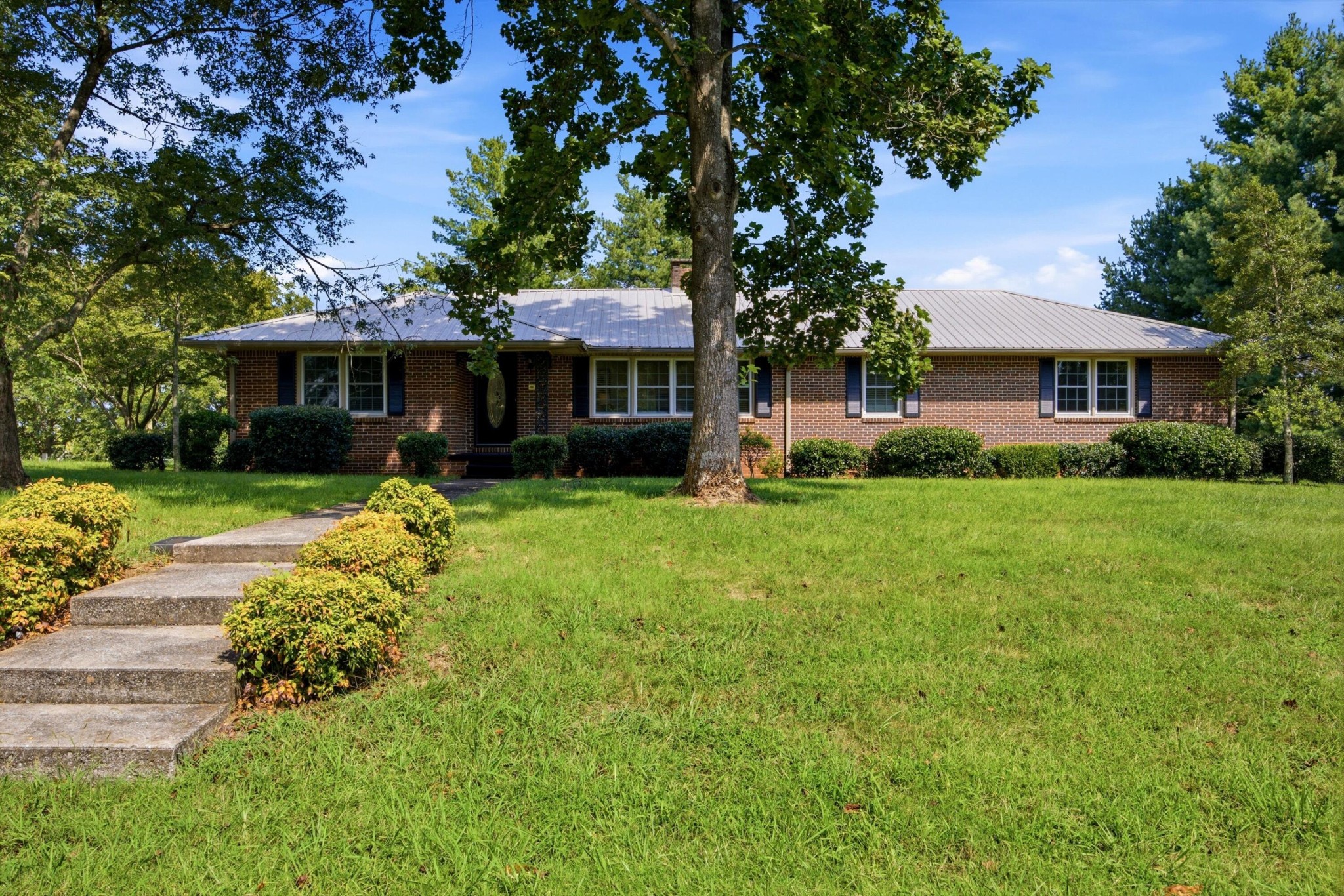 401 E Petty Lane