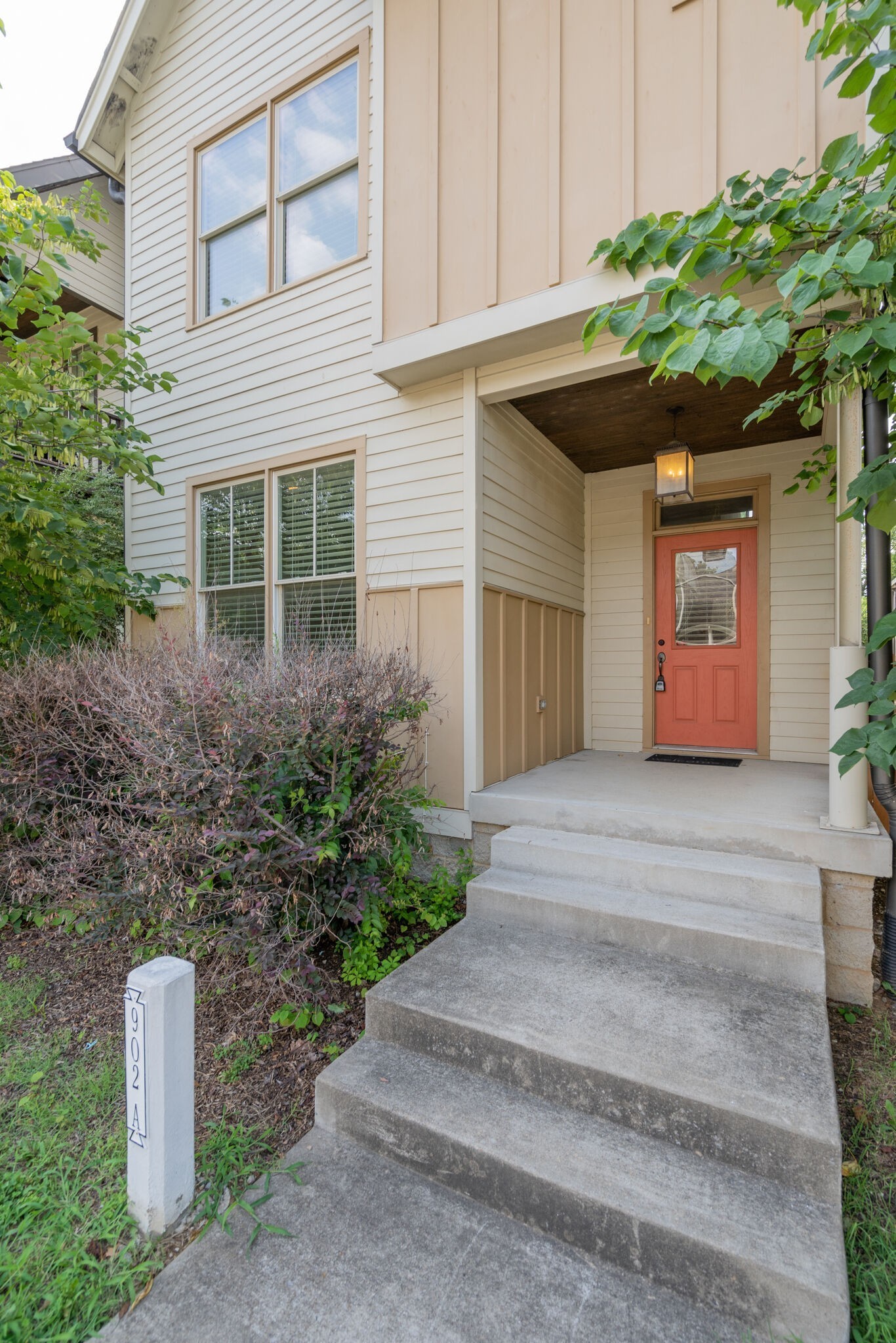 902 Cheatham Pl