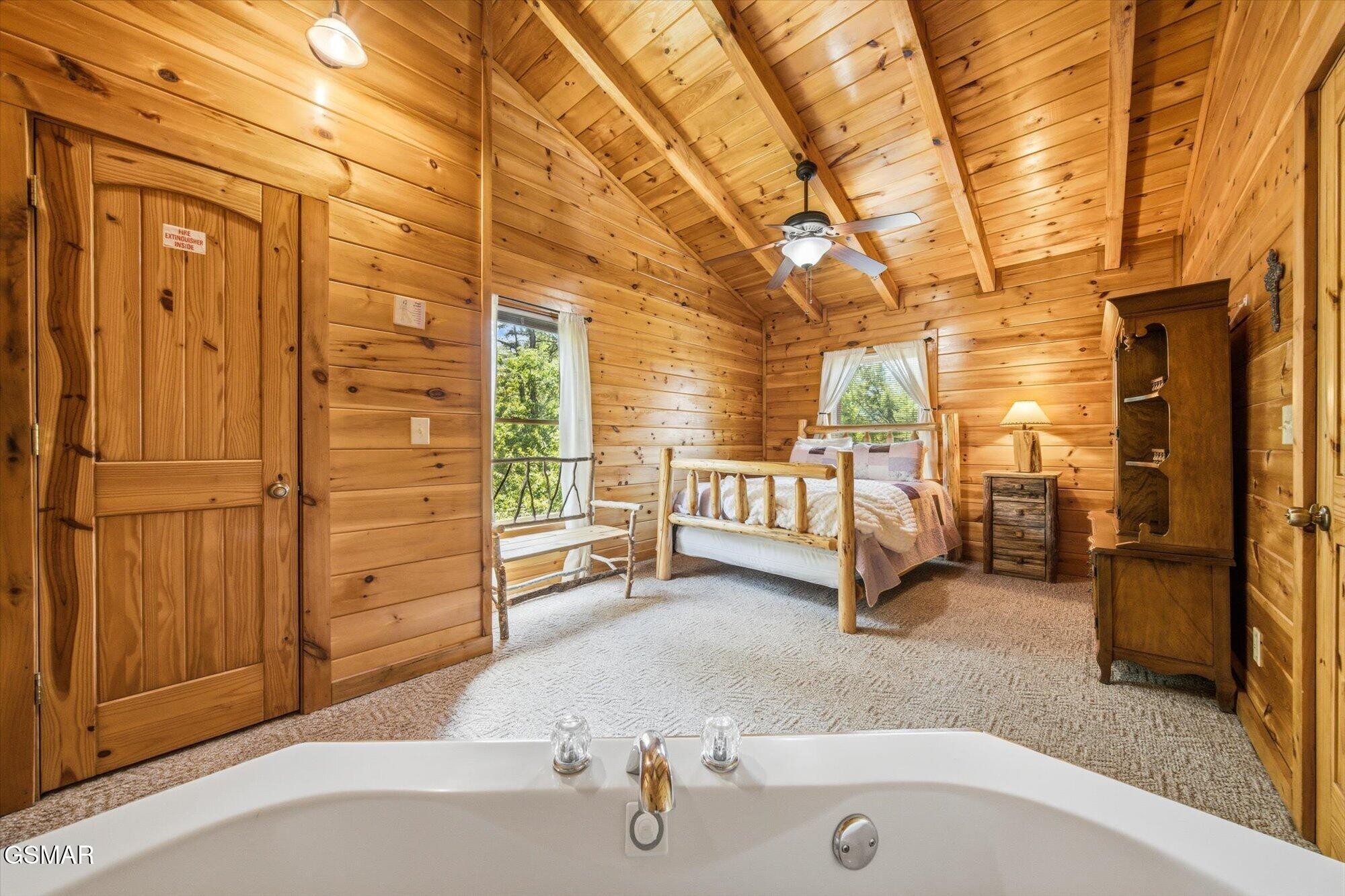 2606 Tree Top Way