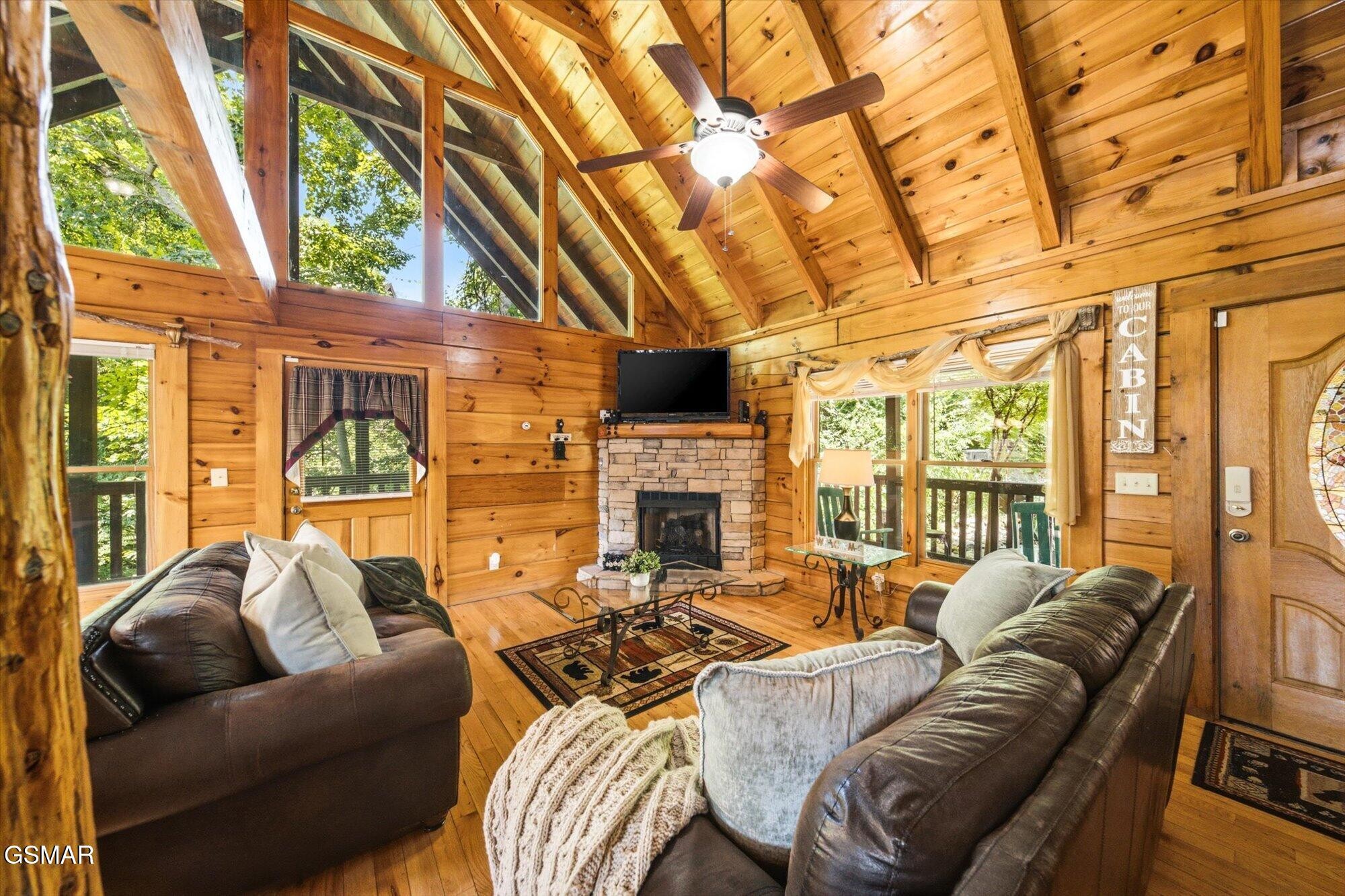2606 Tree Top Way