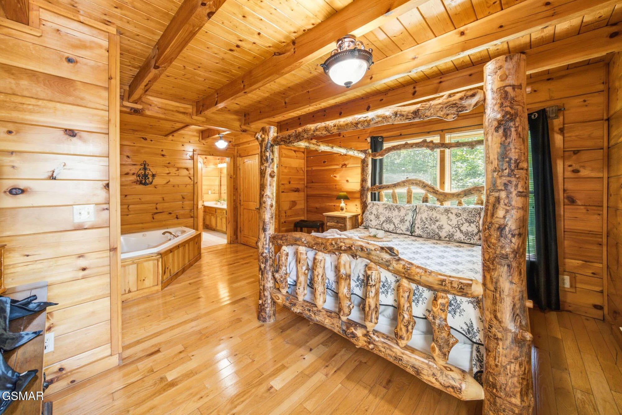 2606 Tree Top Way