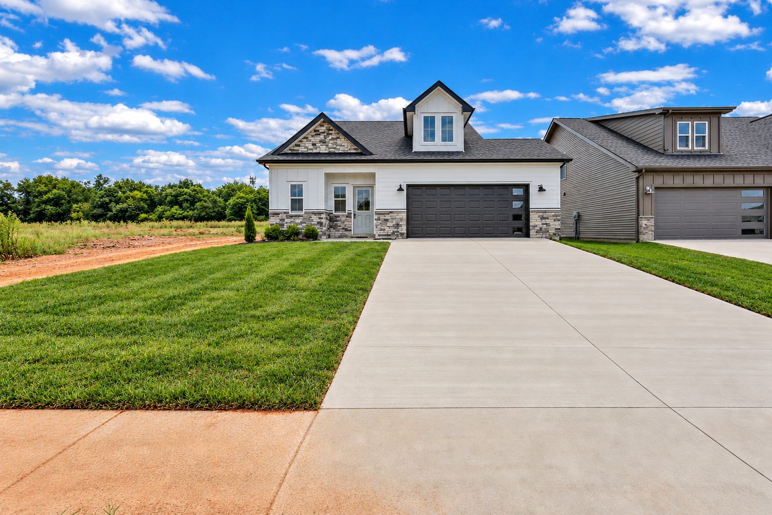 2737 Brewster Dr