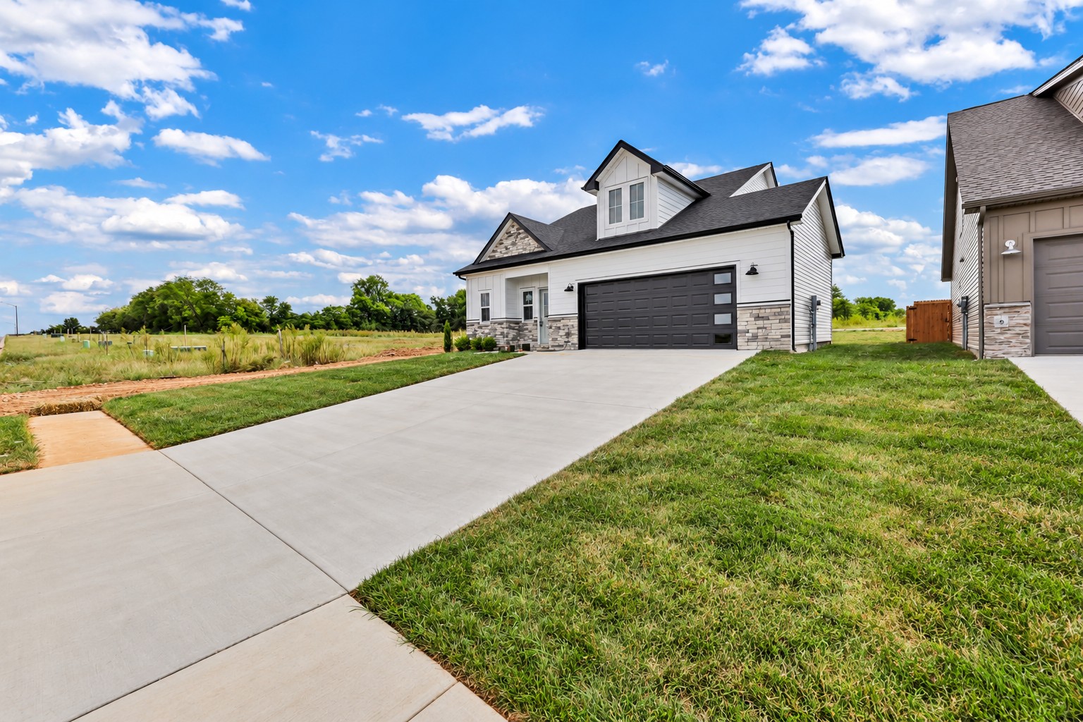 2737 Brewster Dr