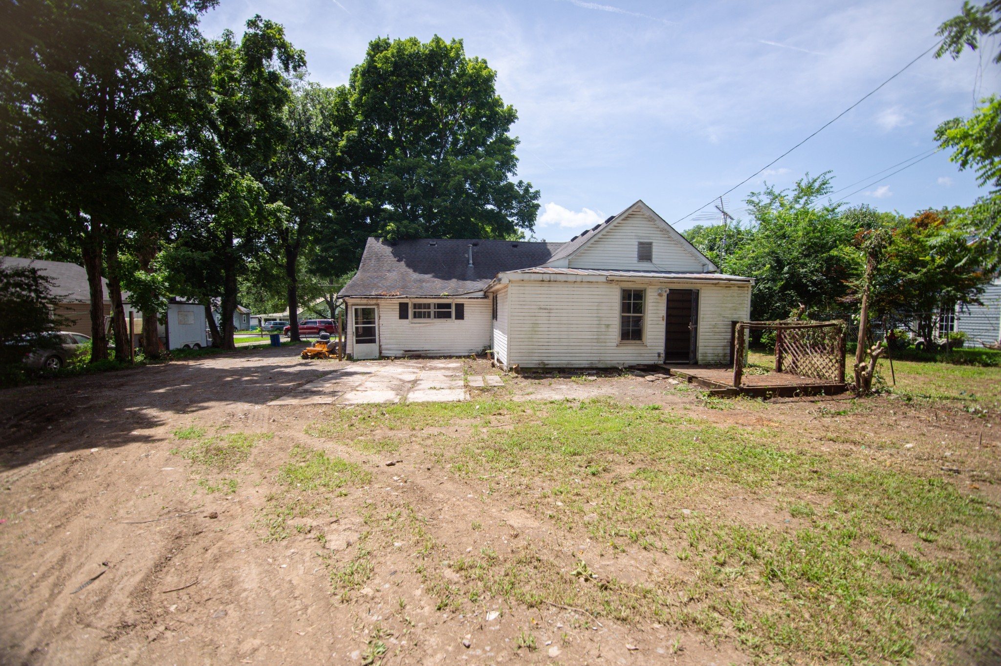 605 Moody St