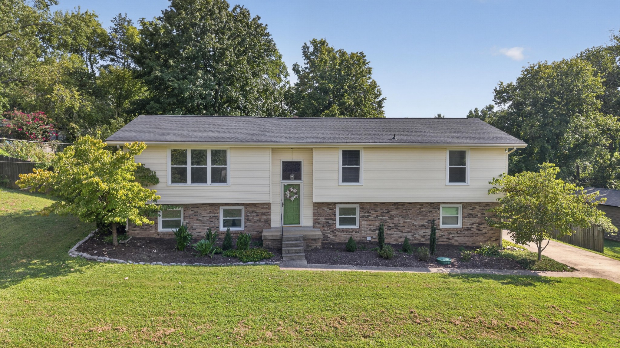 713 Hillbrook Dr