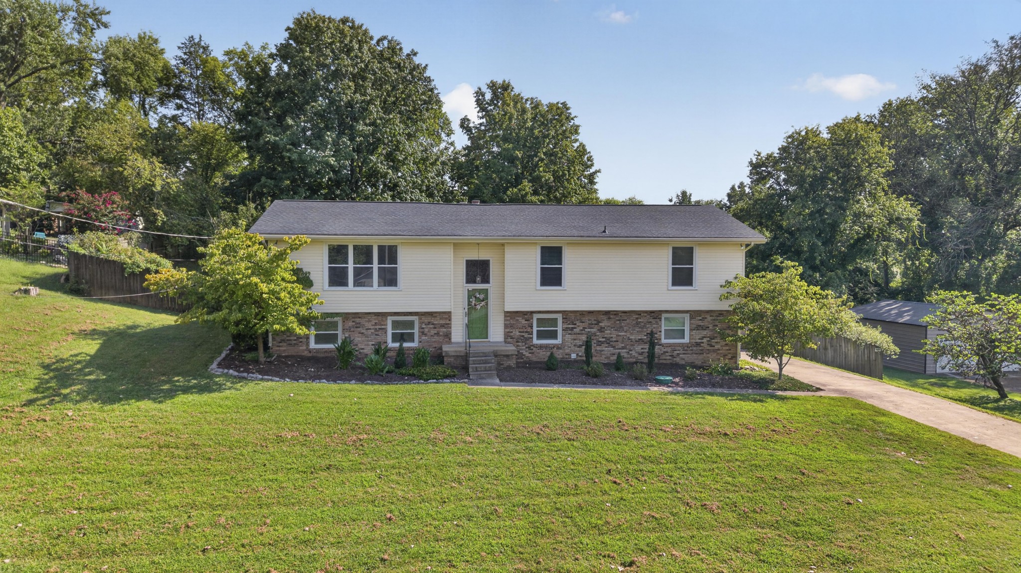713 Hillbrook Dr