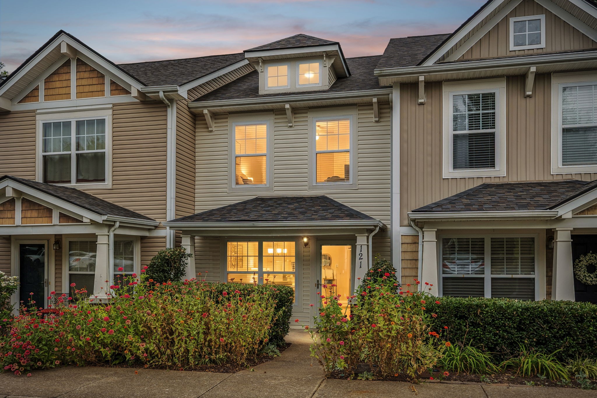 121 Shadow Glen Dr