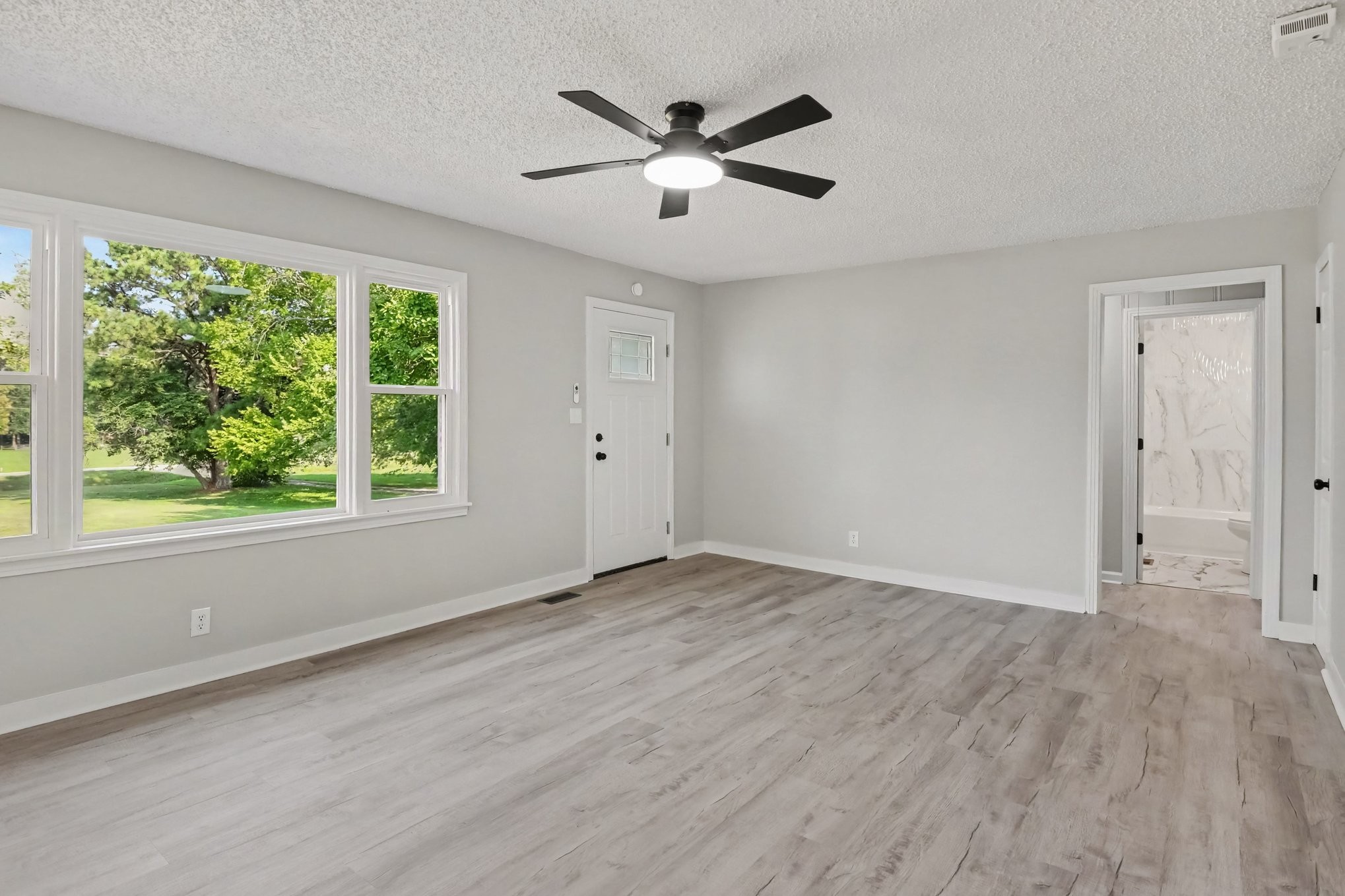 5672 Highway 161