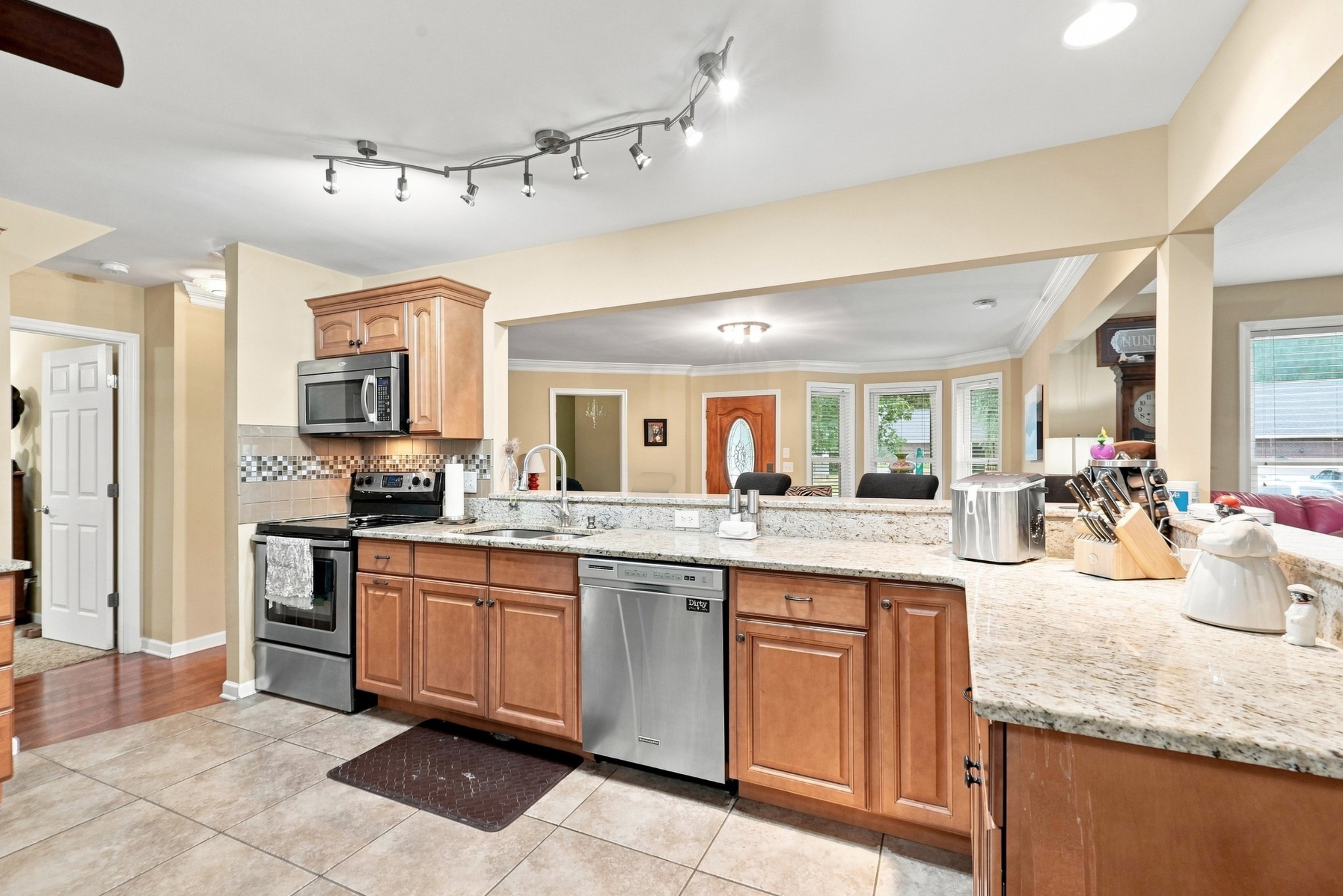 2008 Waterford Dr