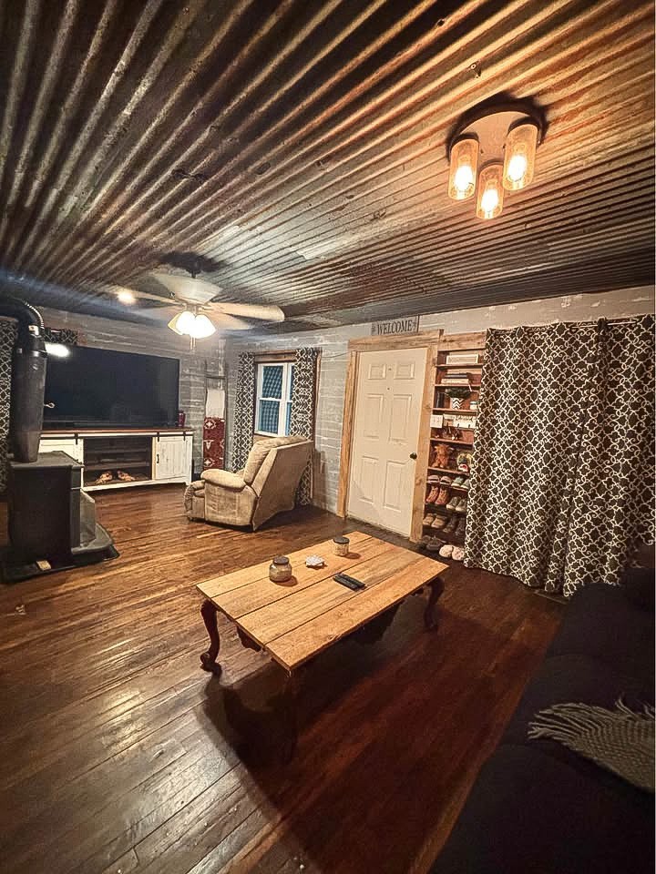 42 Dripping Springs Ct