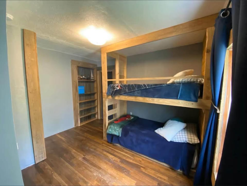 42 Dripping Springs Ct
