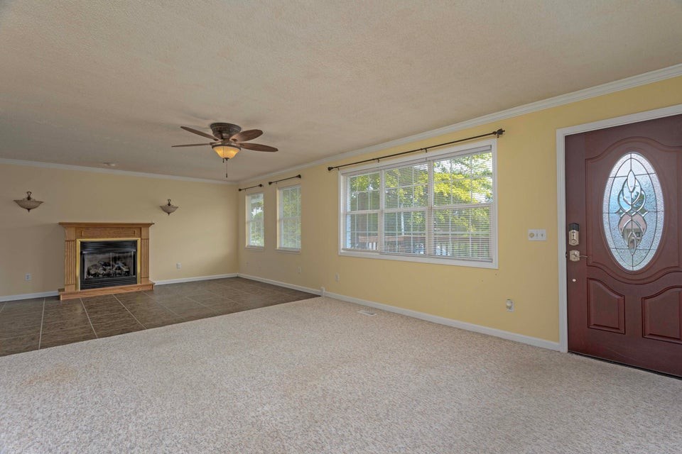 418 Haywood Ln