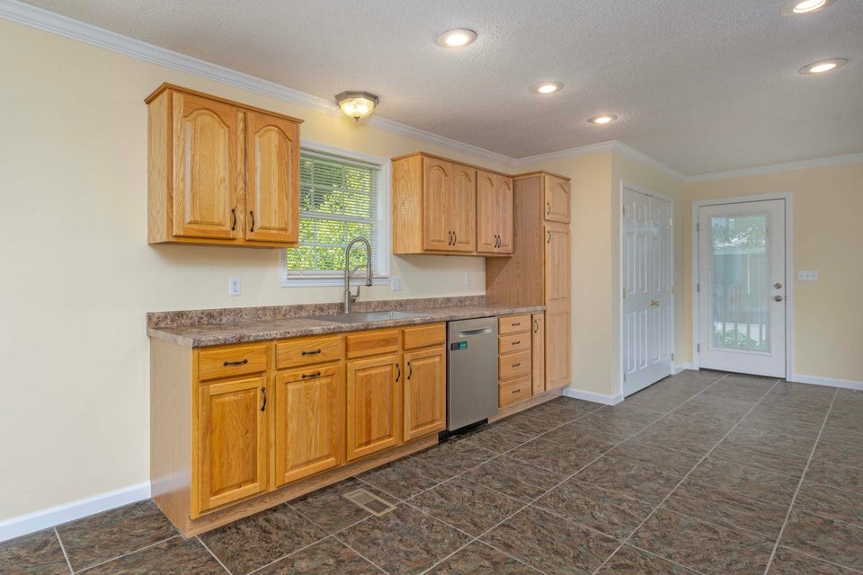 418 Haywood Ln