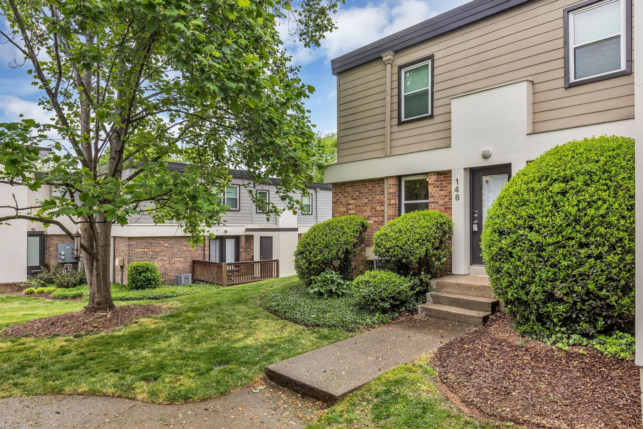 940 Gale Ln