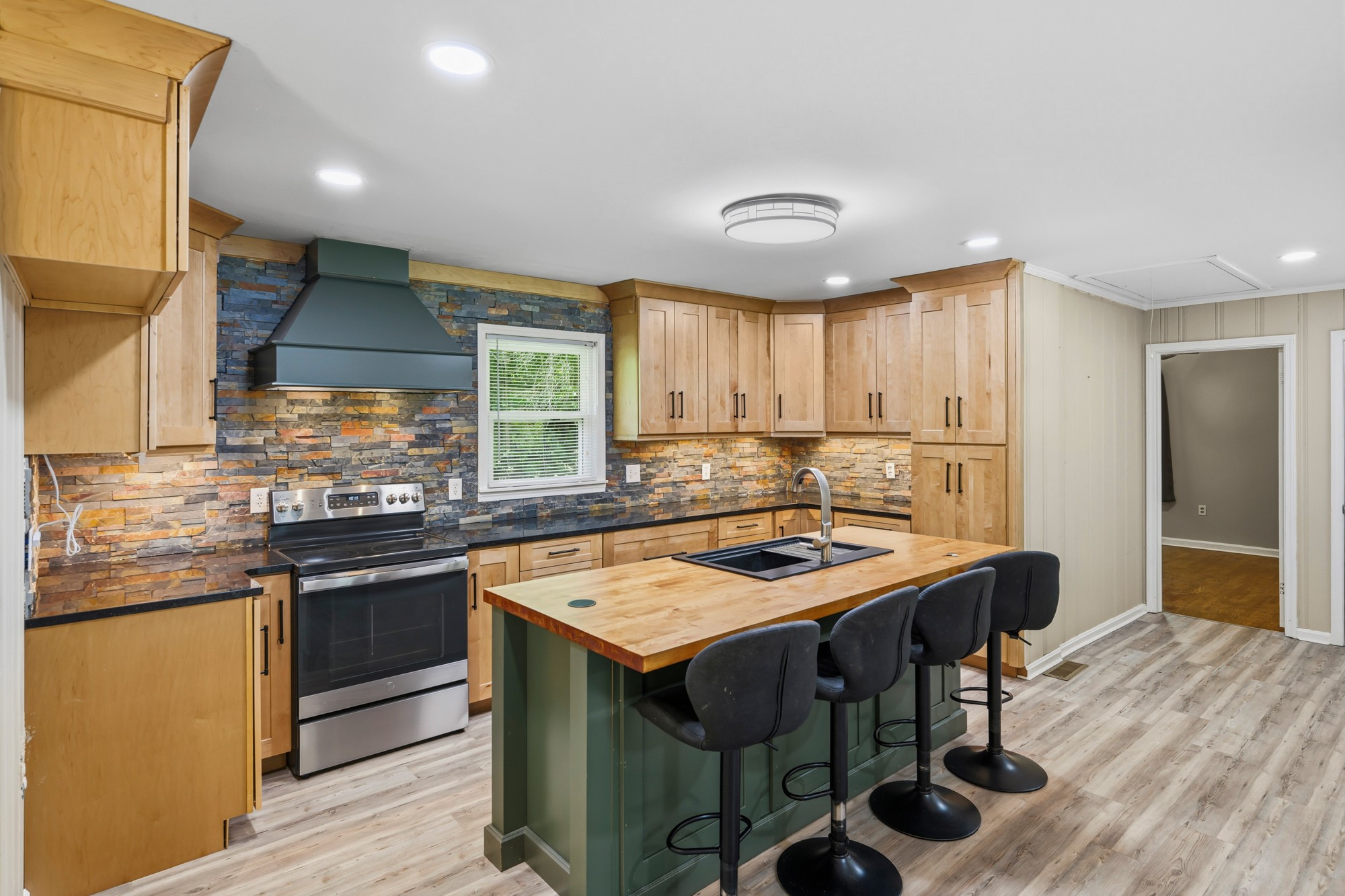 99 Lakewood Dr