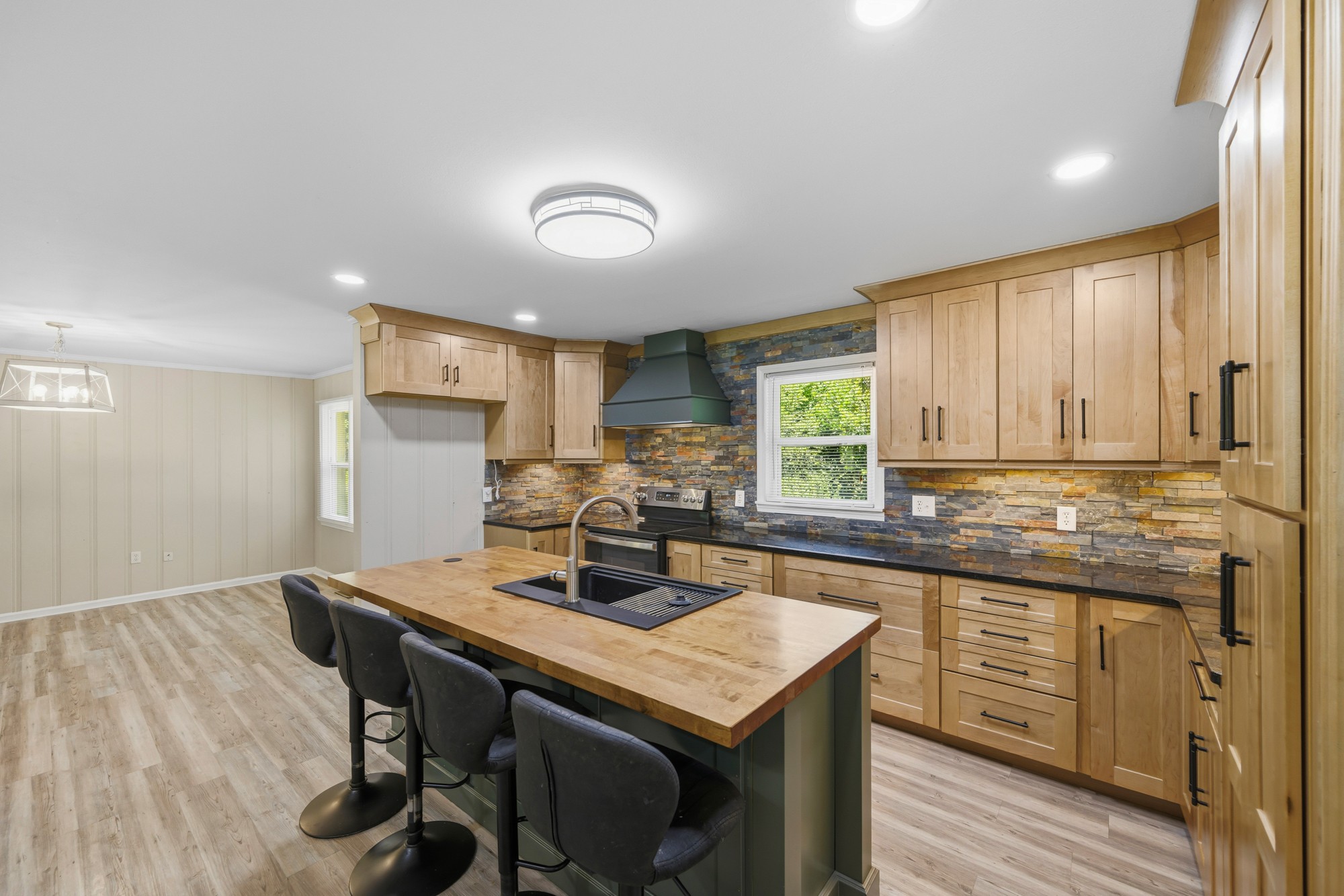 99 Lakewood Dr