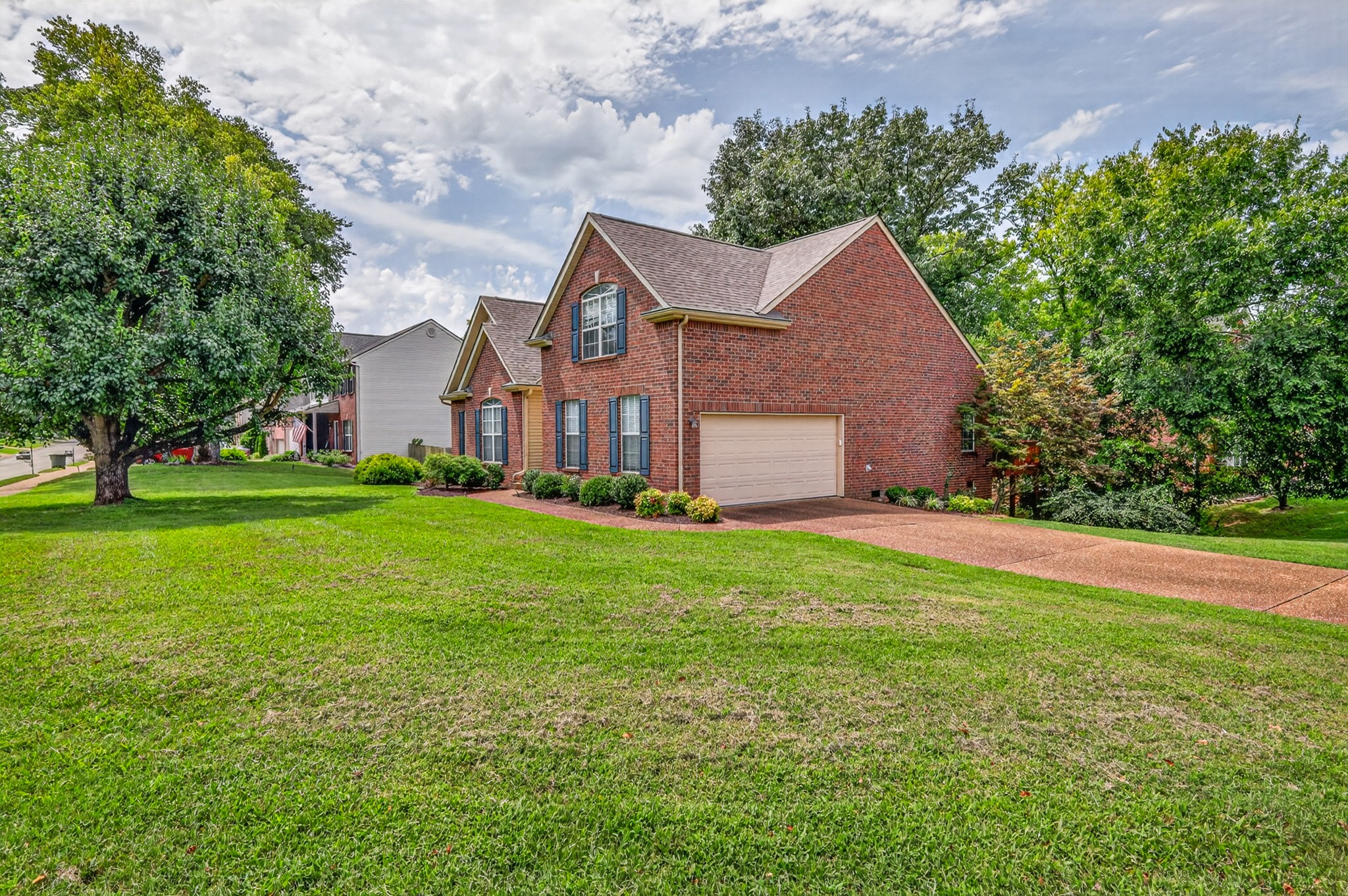 104 E Ridgeview Trce