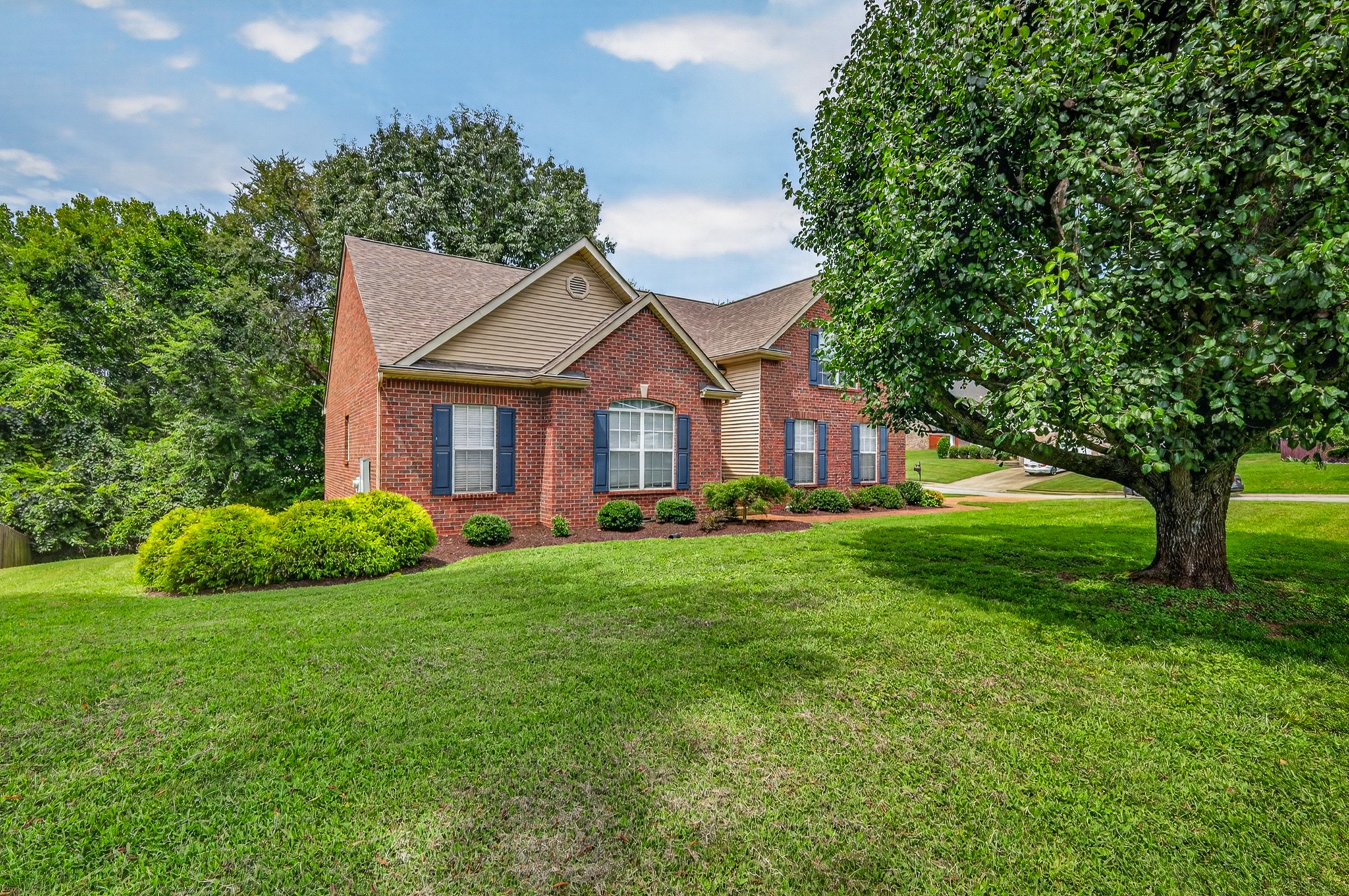 104 E Ridgeview Trce