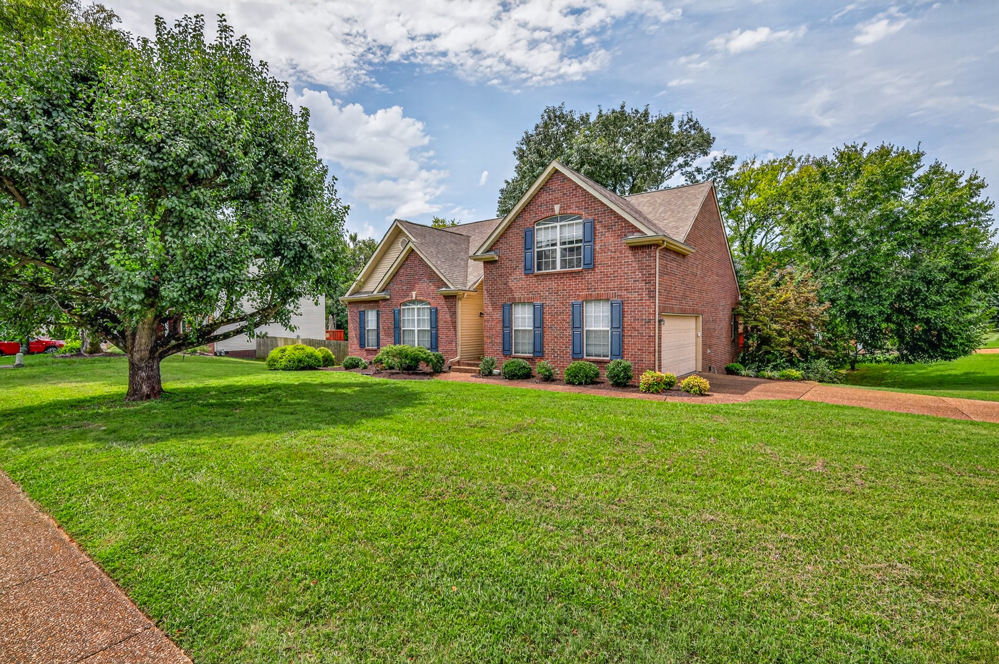 104 E Ridgeview Trce