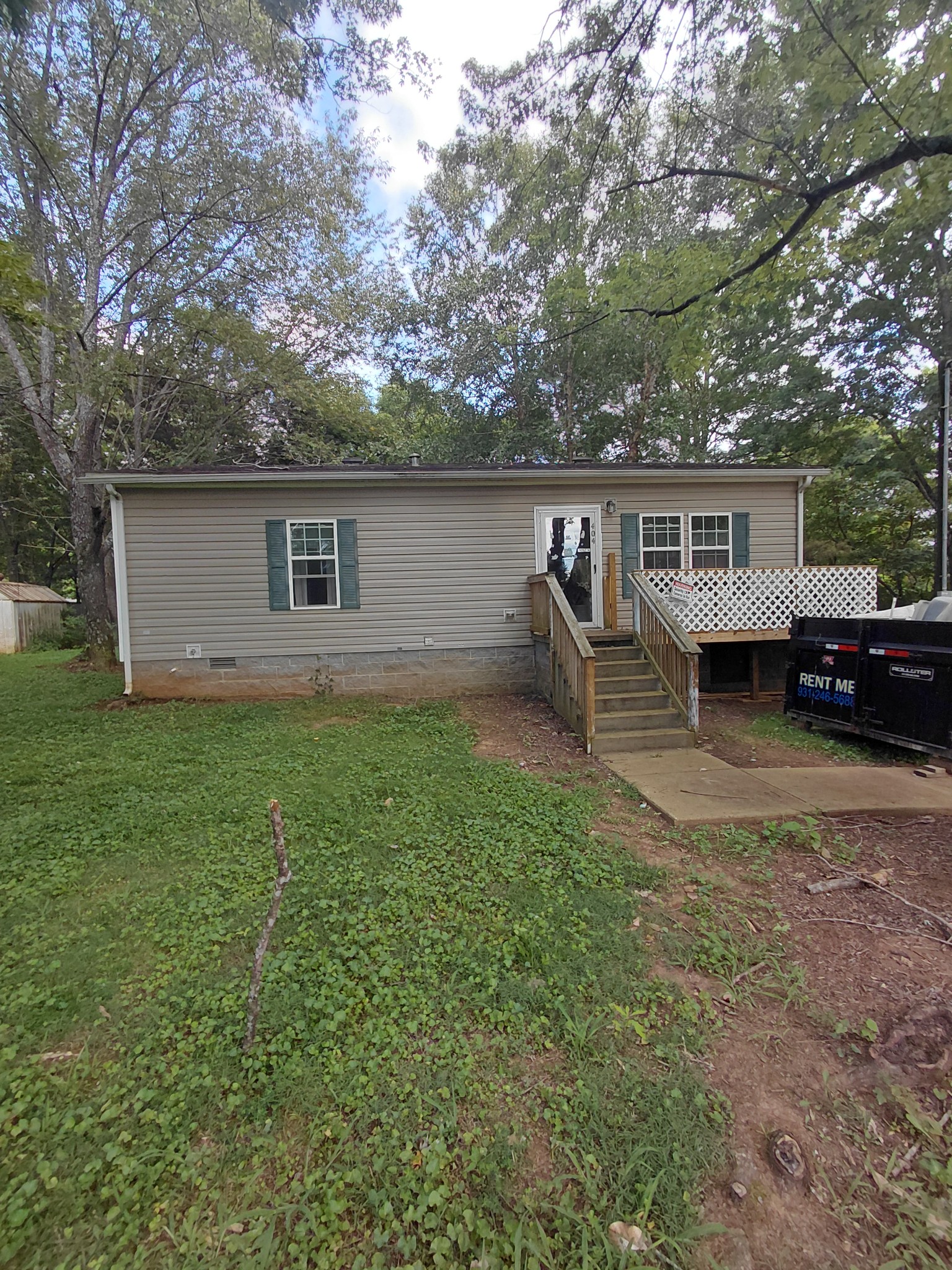 404 Lawrence Ave