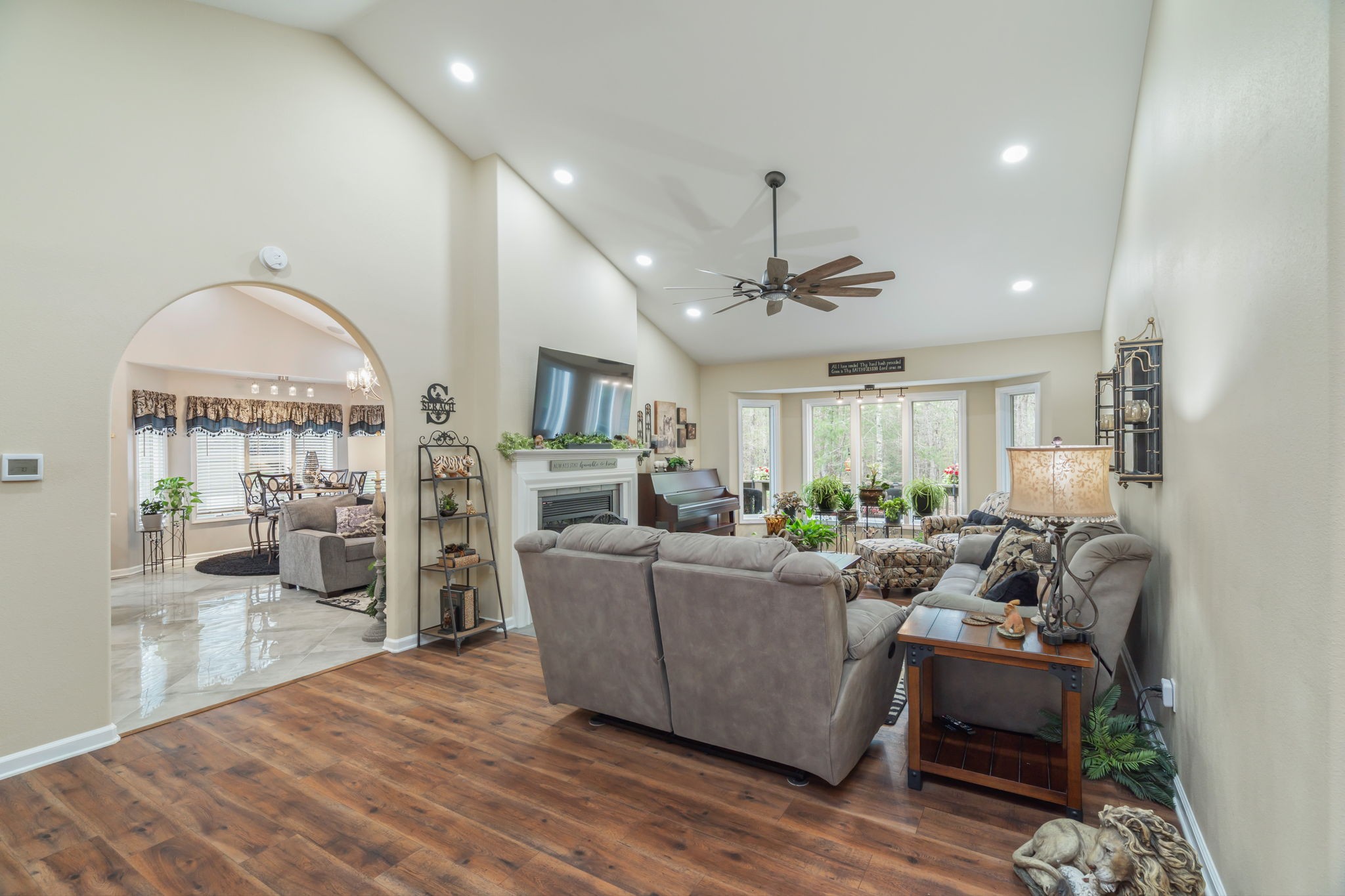 187 Forest View Dr