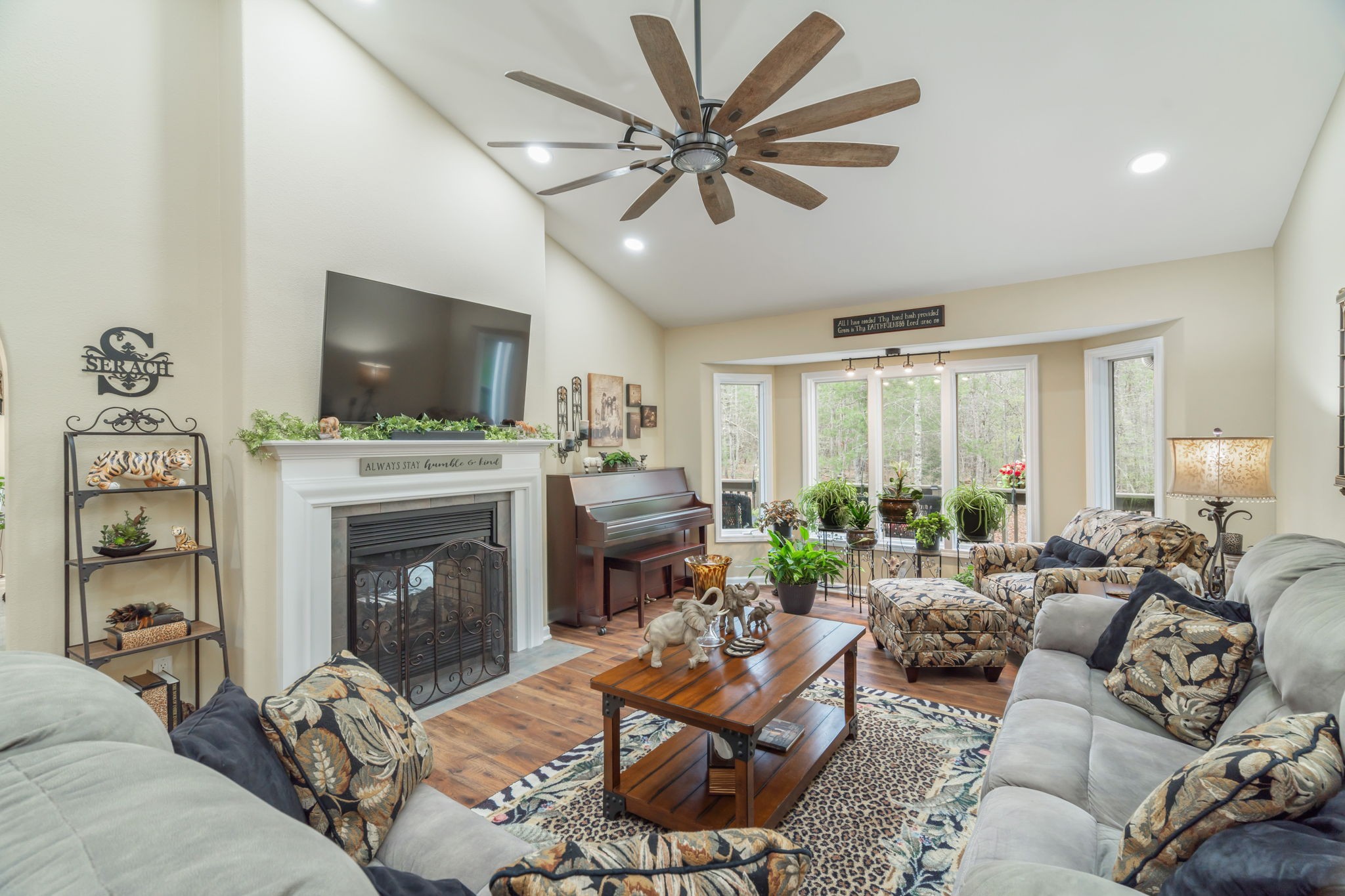 187 Forest View Dr