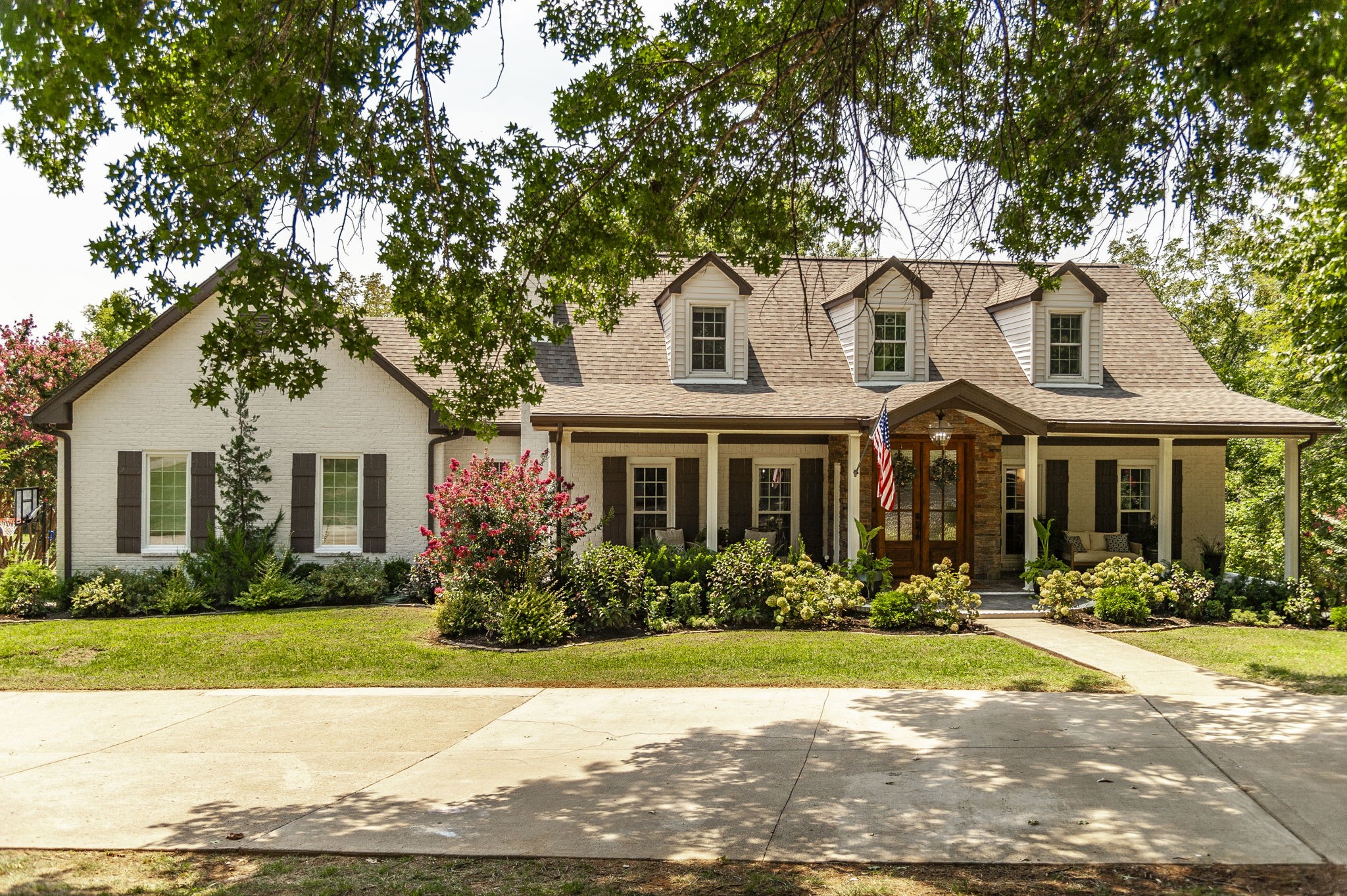 1048 Hillview Dr