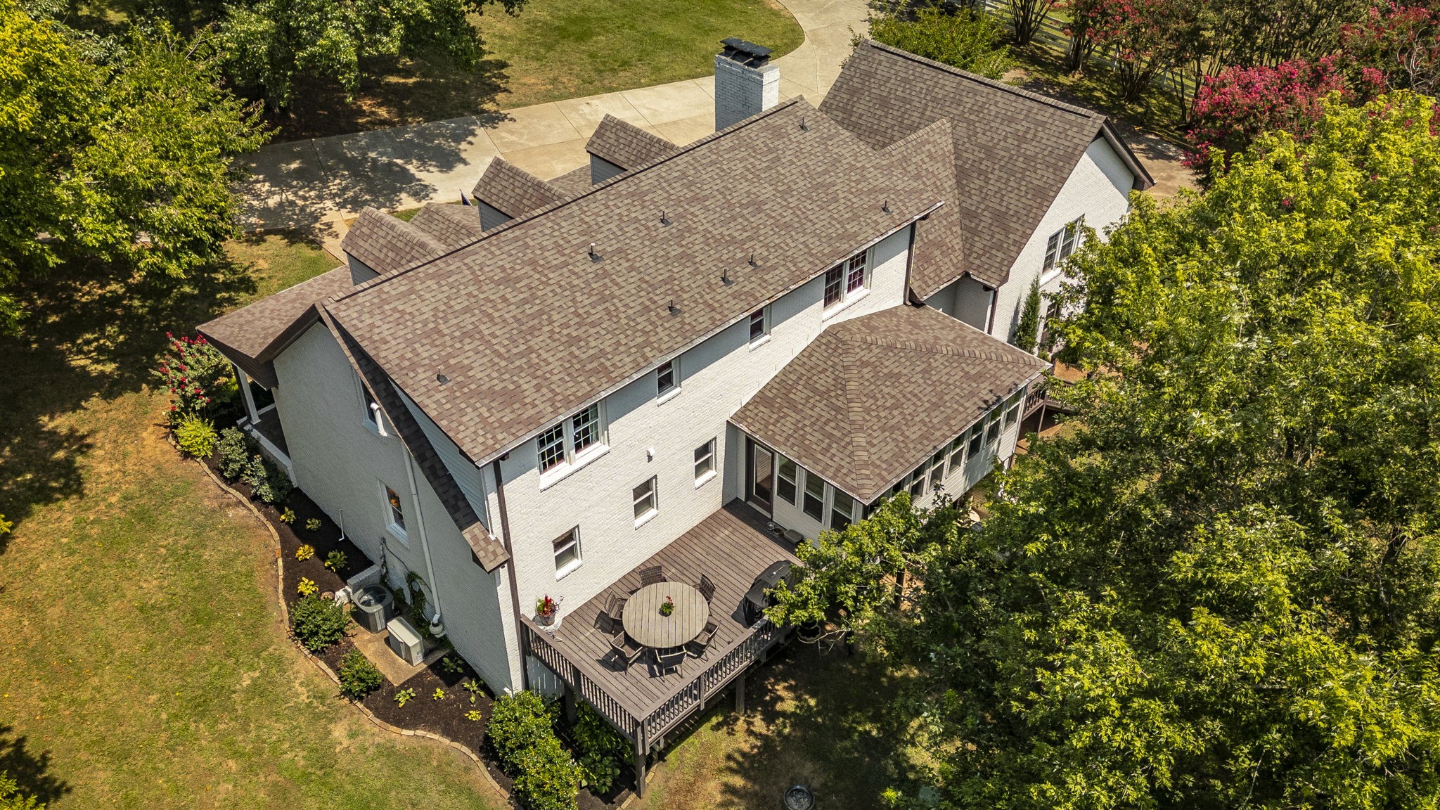 1048 Hillview Dr